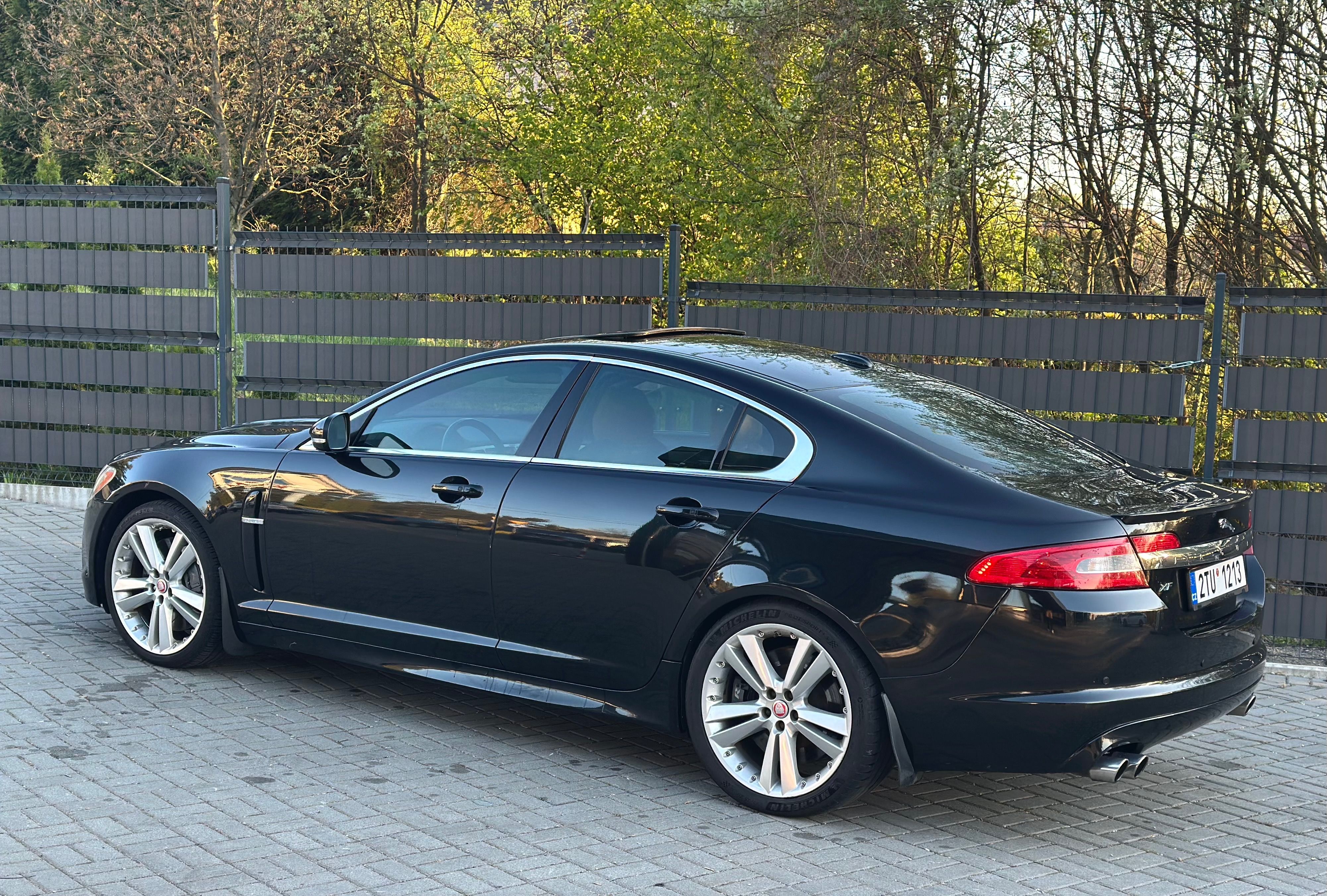 Jaguar XF, XFR 5.0 V8 Kompressor - fotka 4