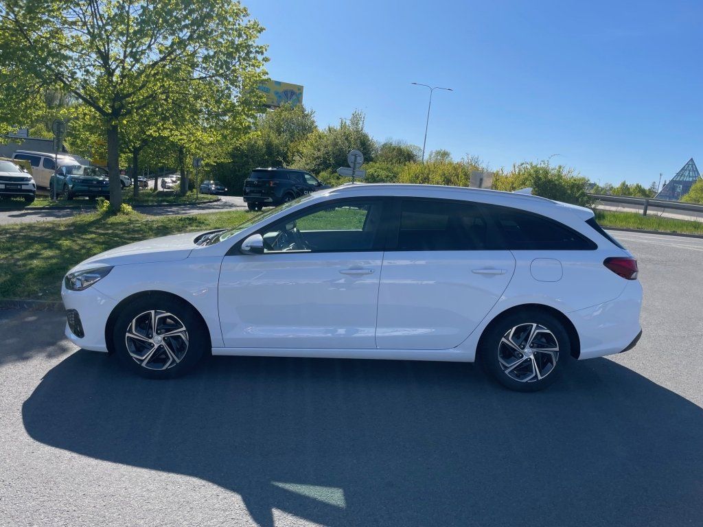 Hyundai i30, 1,0 T-GDi Family Comfort, ČR - fotka 2