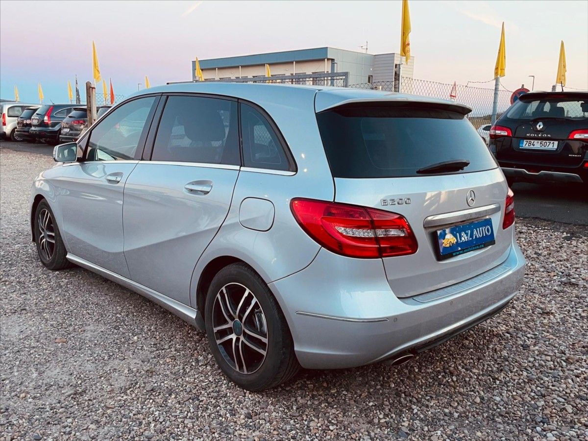 Mercedes-Benz Třídy B, 1,6 220 - fotka 4