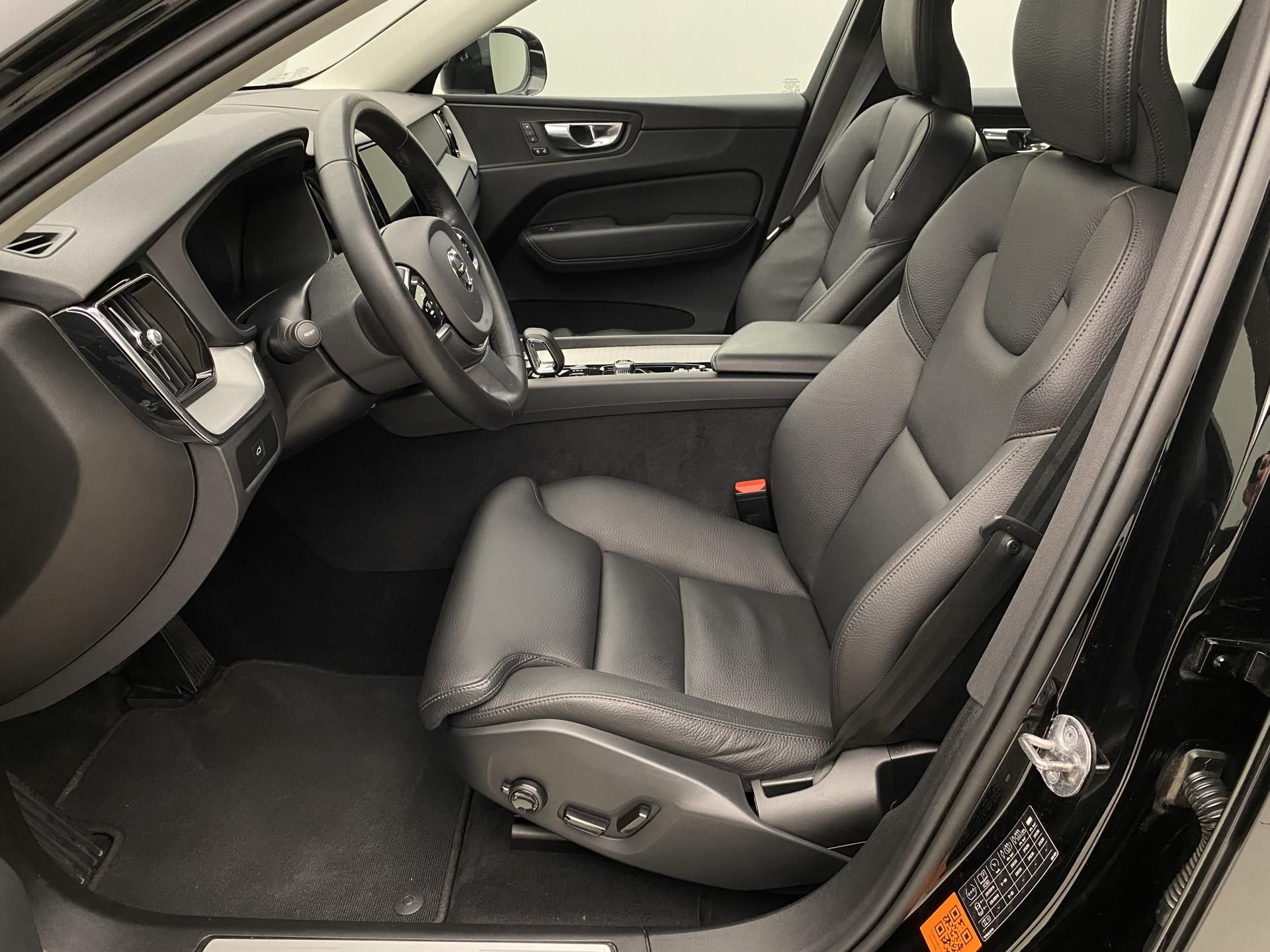 Volvo XC60, B4 AWD BRIGHT PLUS AUT - fotka 3