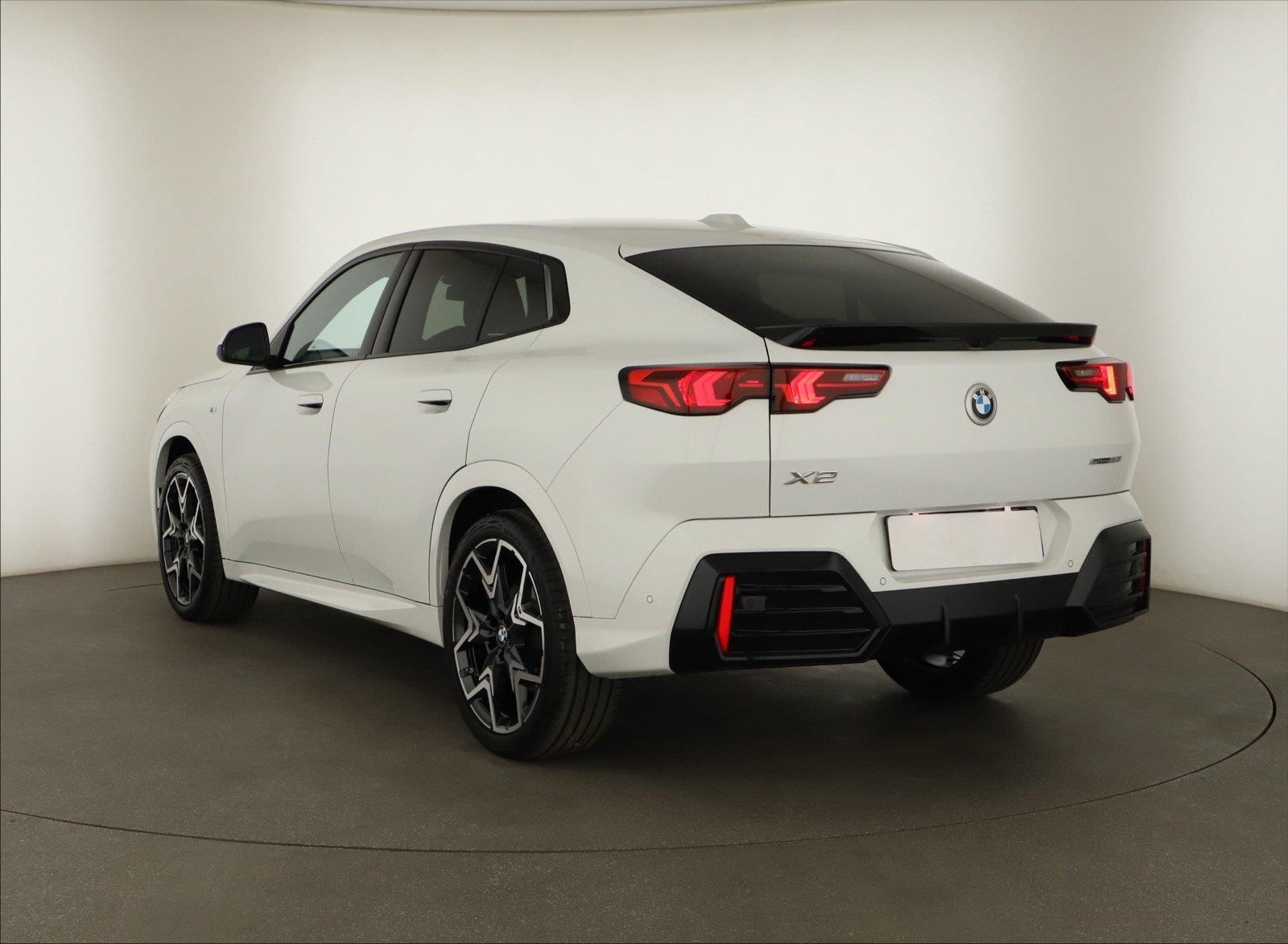 BMW X2, sDrive20i, M Paket, Navigace - fotka 4