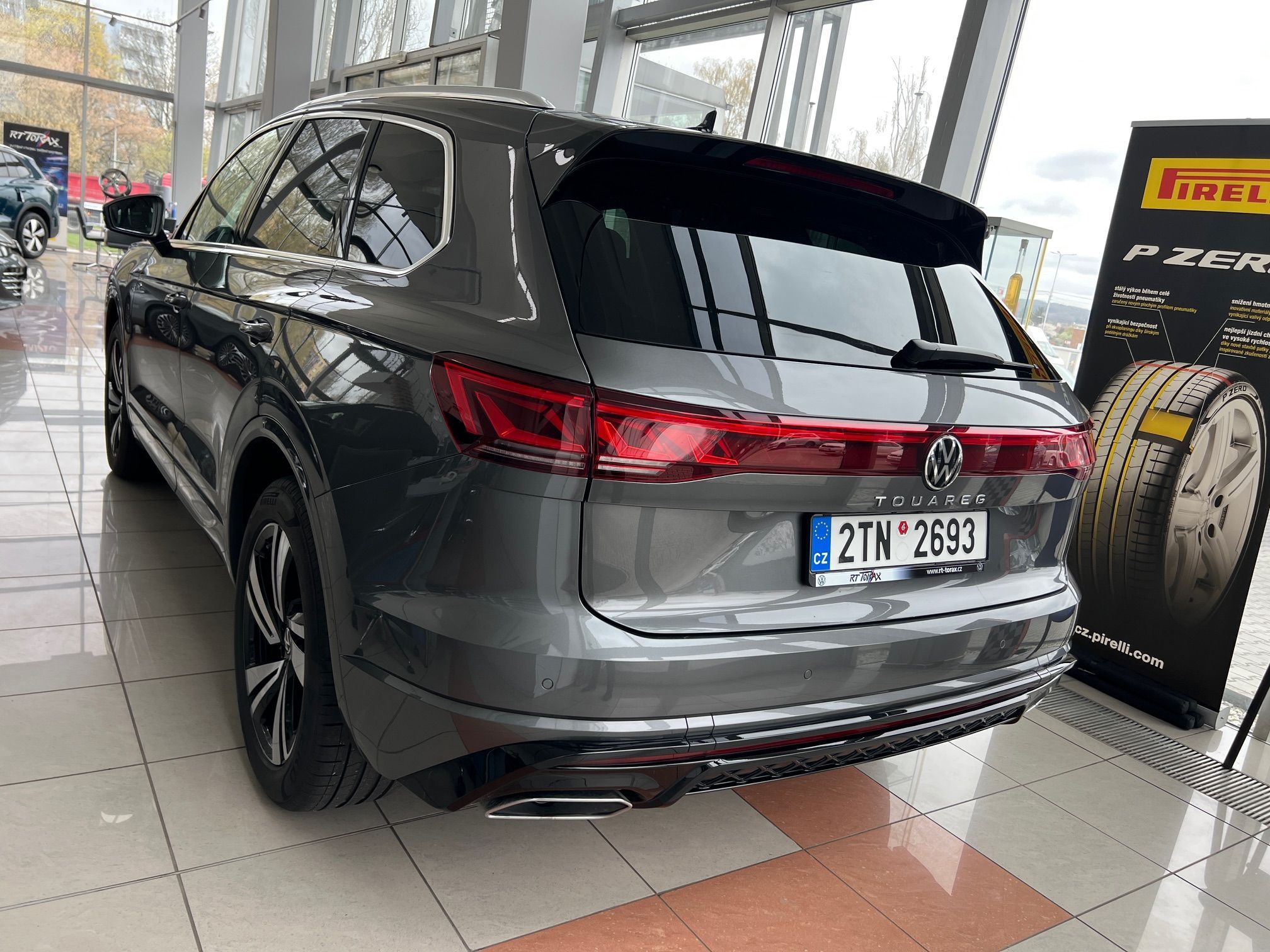 Volkswagen Touareg, R-line 3,0TDI 210kW - fotka 4