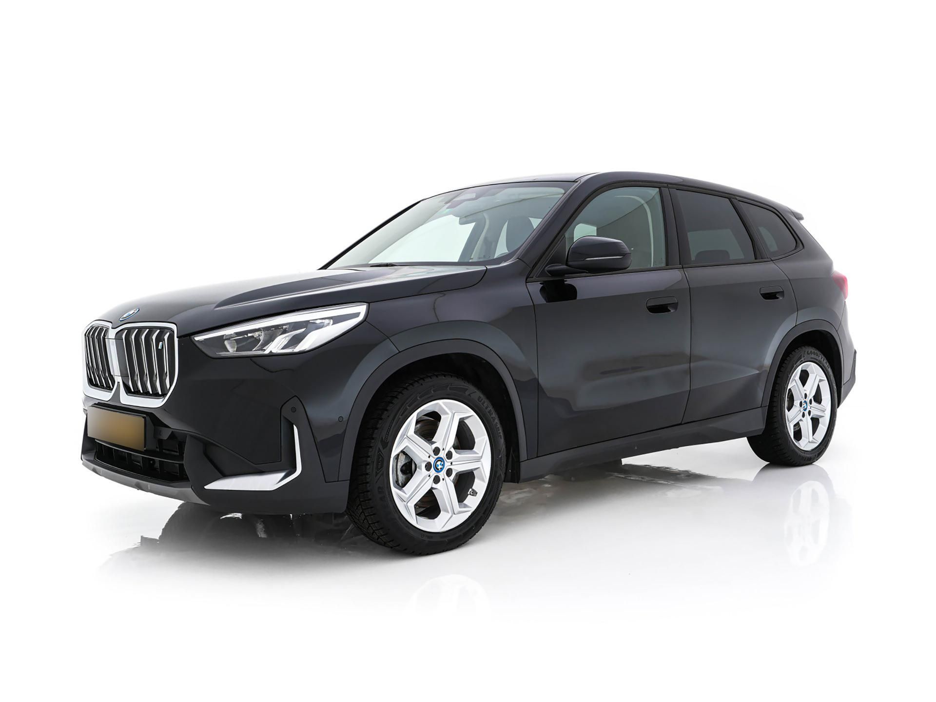 BMW iX1, xDrive30 4×4 - fotka 3