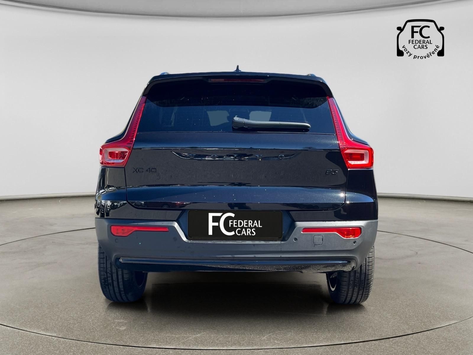 Volvo XC40, B3 FWD Black Edition + kola - fotka 4