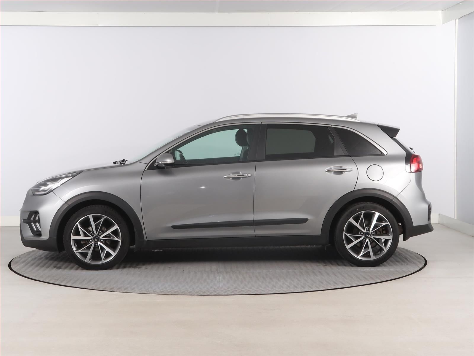 Kia Niro, Hybrid, Automat, ČR,1.maj - fotka 3