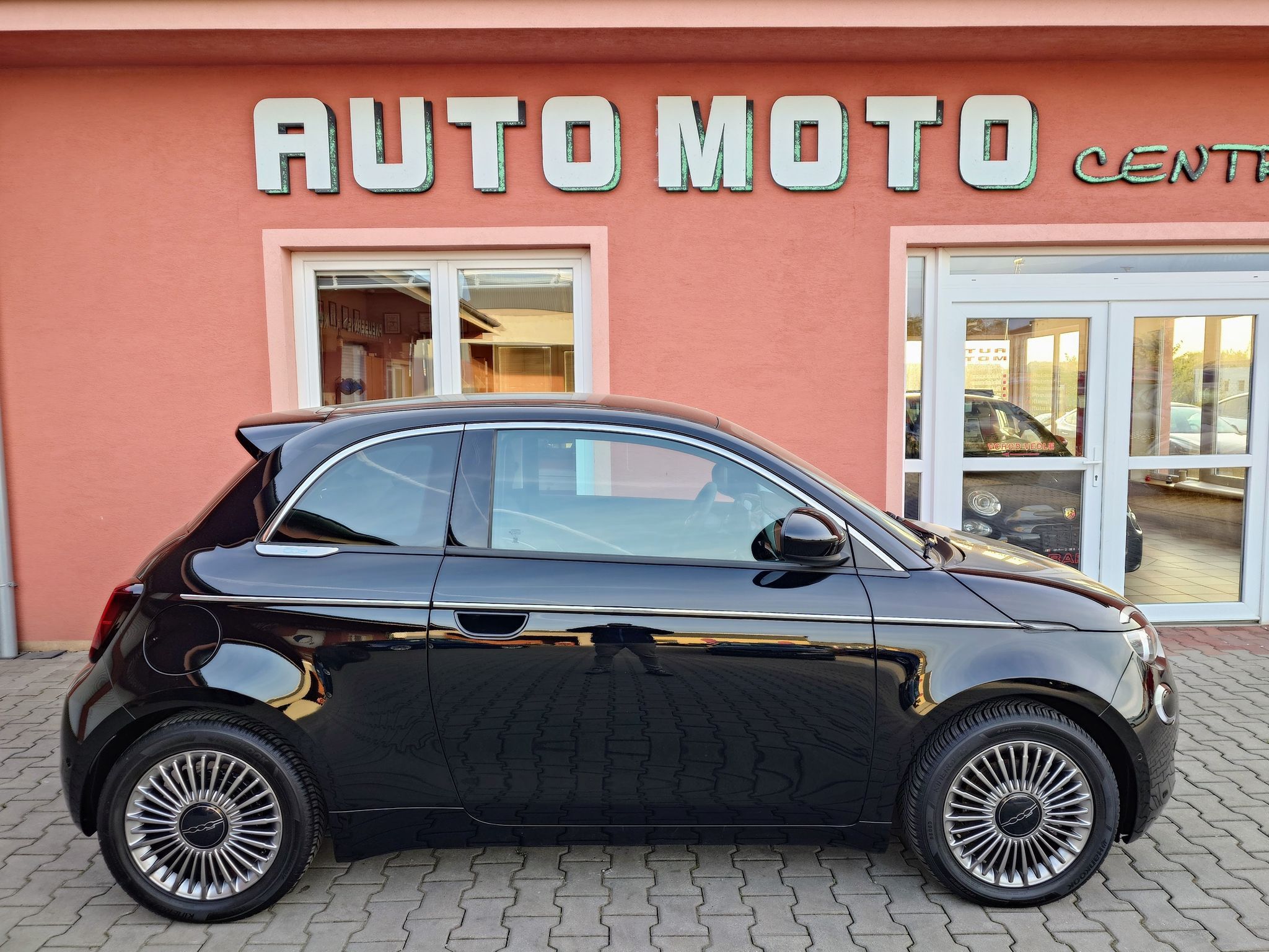 Fiat 500, 42 kWh 87kW - fotka 5