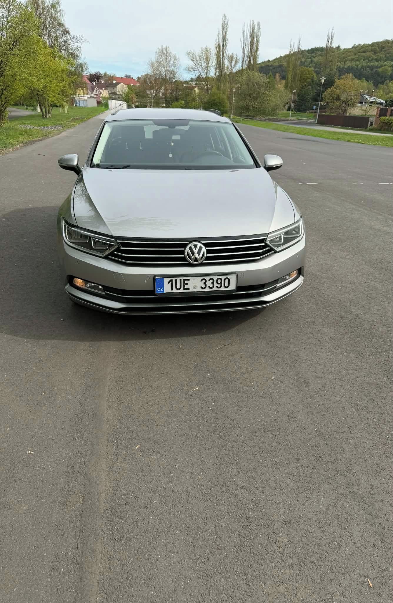 Volkswagen Passat, 1.6 TDI - servisováno - fotka 2