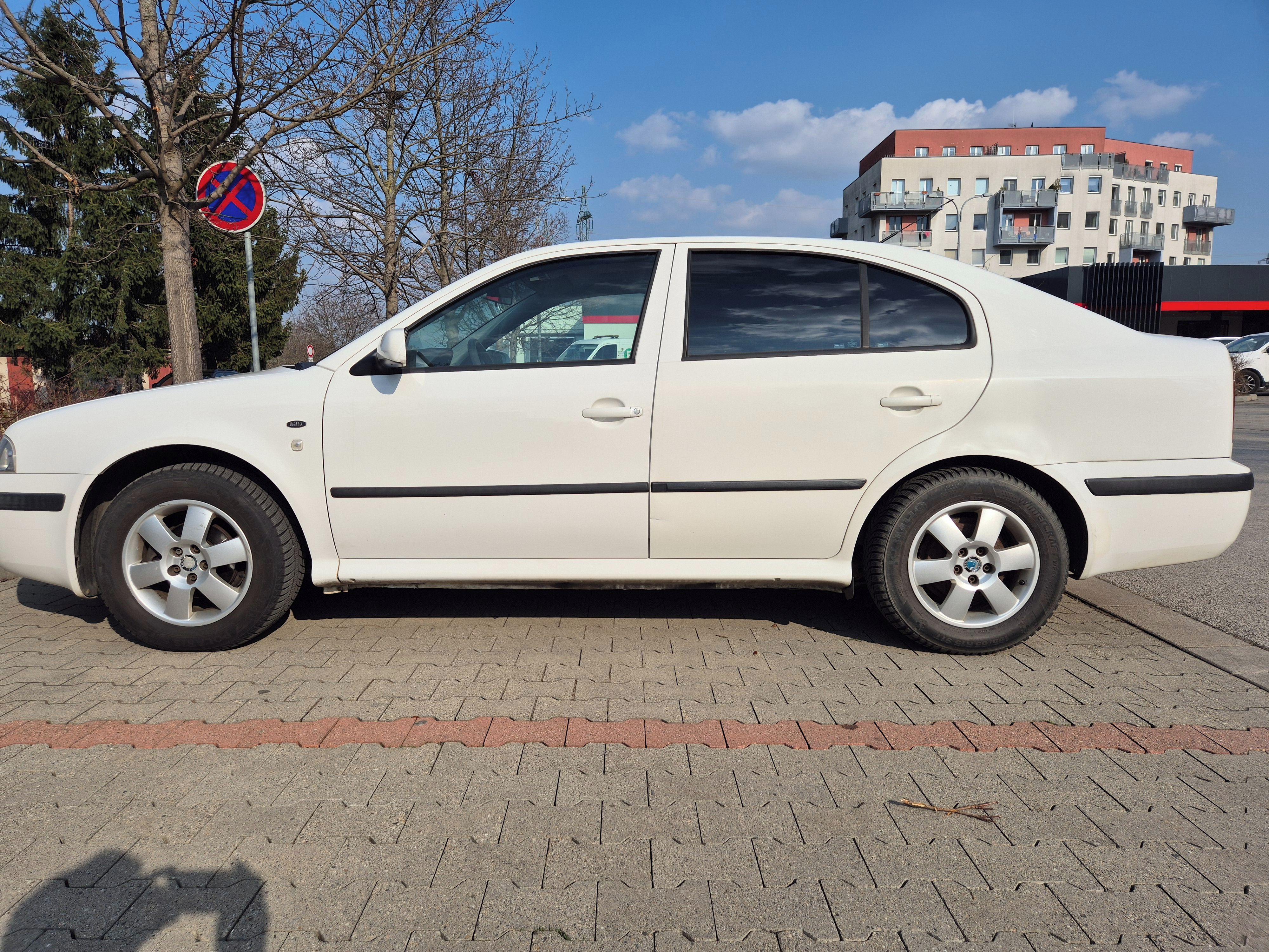 Škoda Octavia, 1,6 i - fotka 4