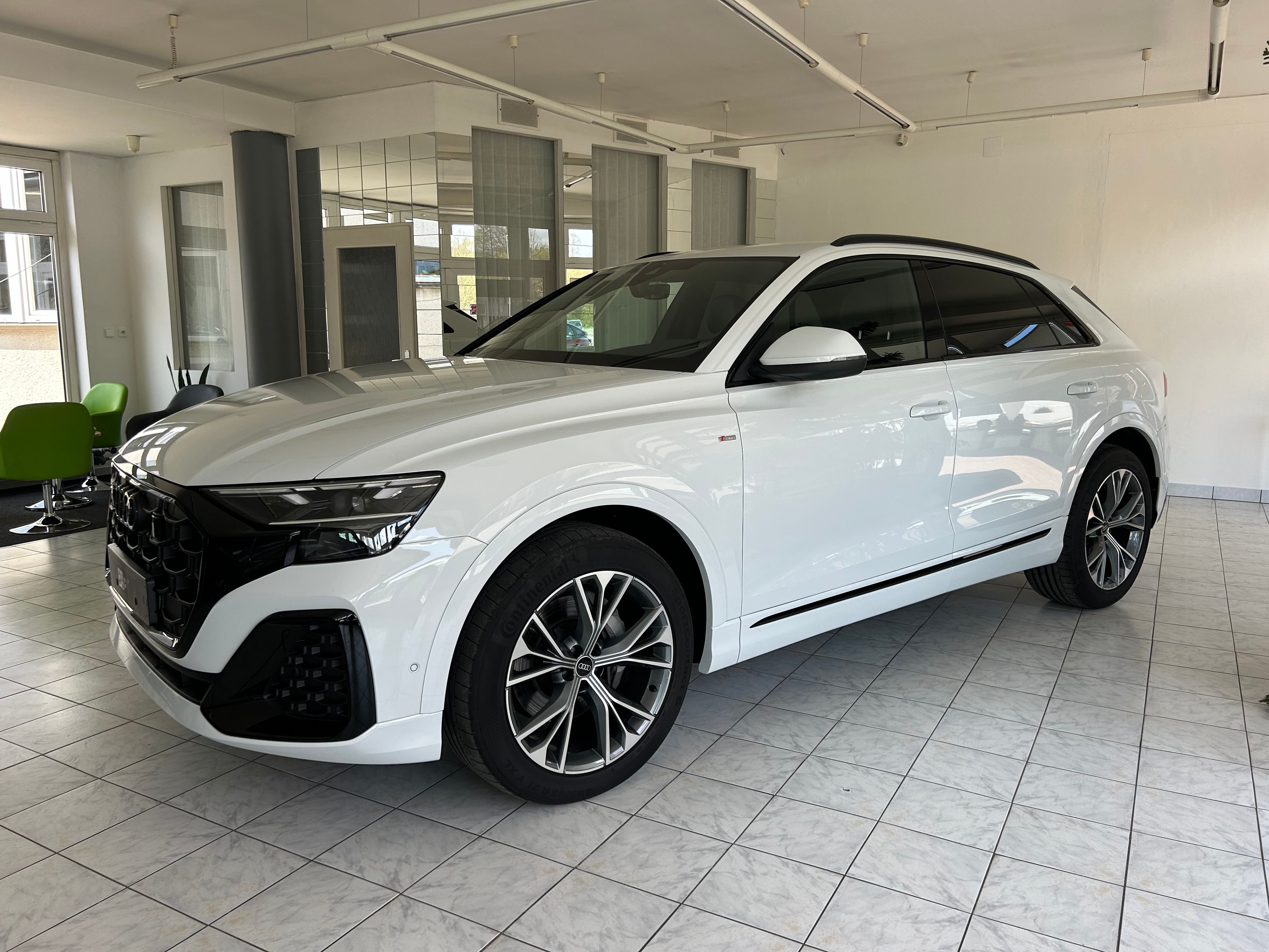 Audi Q8, S line sport plus 21" Matrix - fotka 4