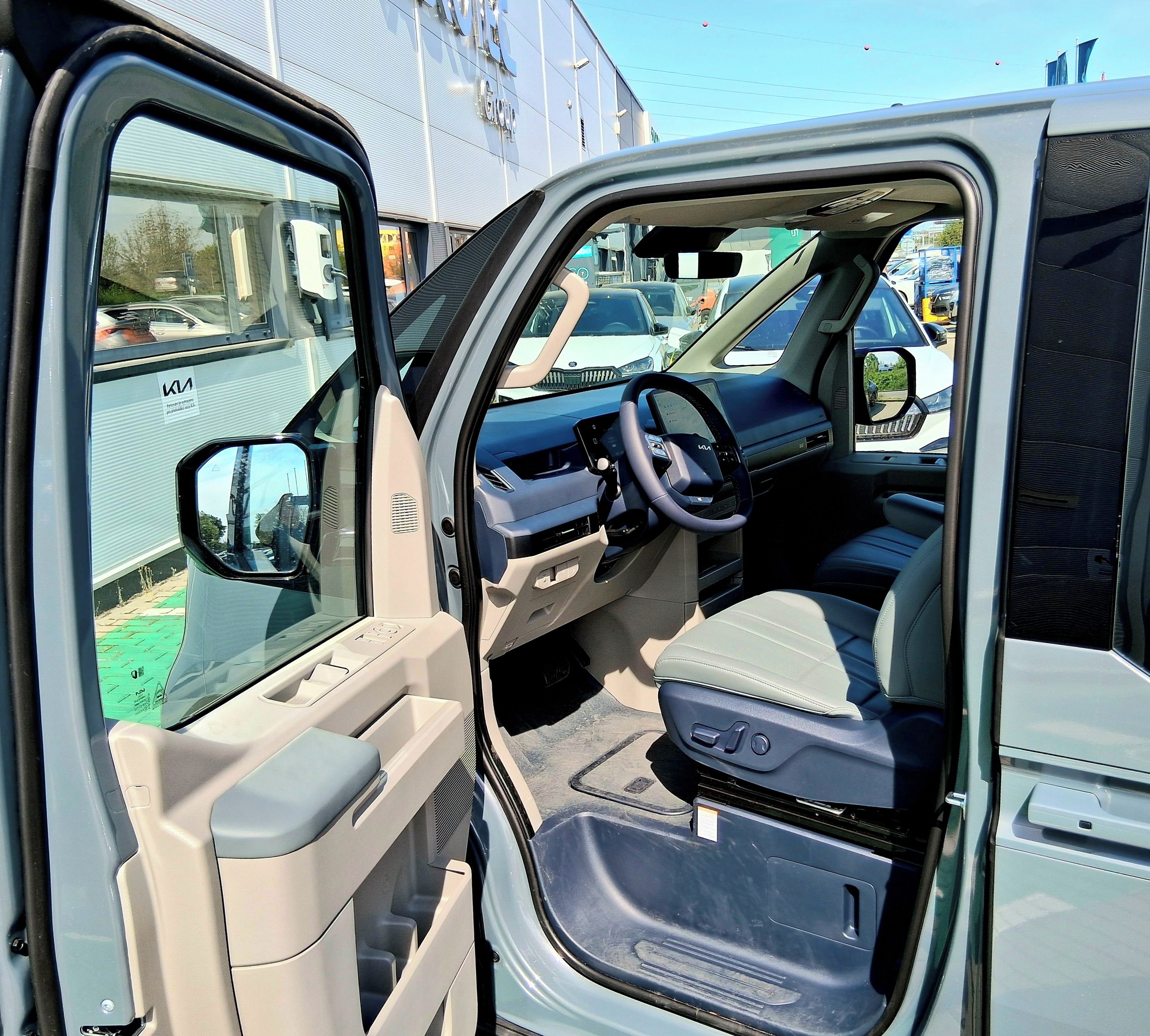 Kia PV5, aku 71 kWh motor 120 kW Elite - fotka 6