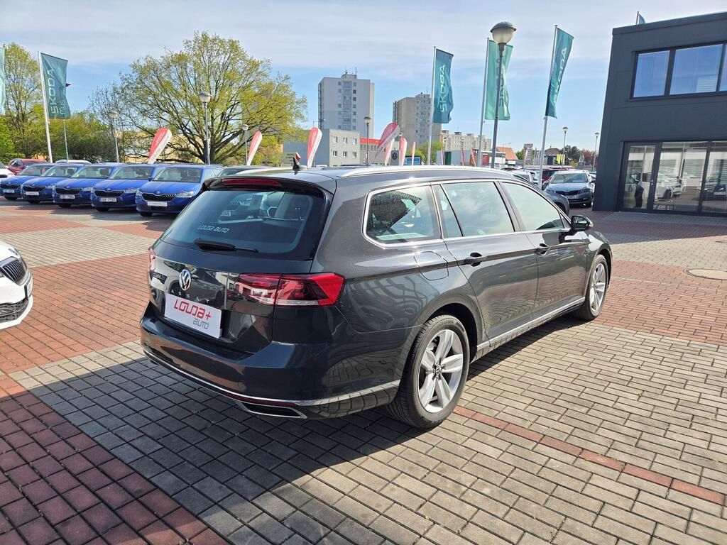Volkswagen Passat Variant, Elegance 2.0 TDI 110 kW - fotka 2