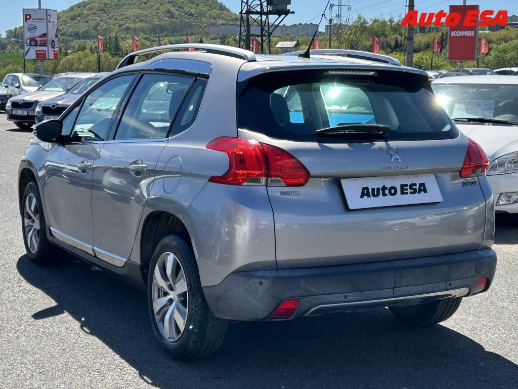 Peugeot 2008, 1.2,navi - fotka 6