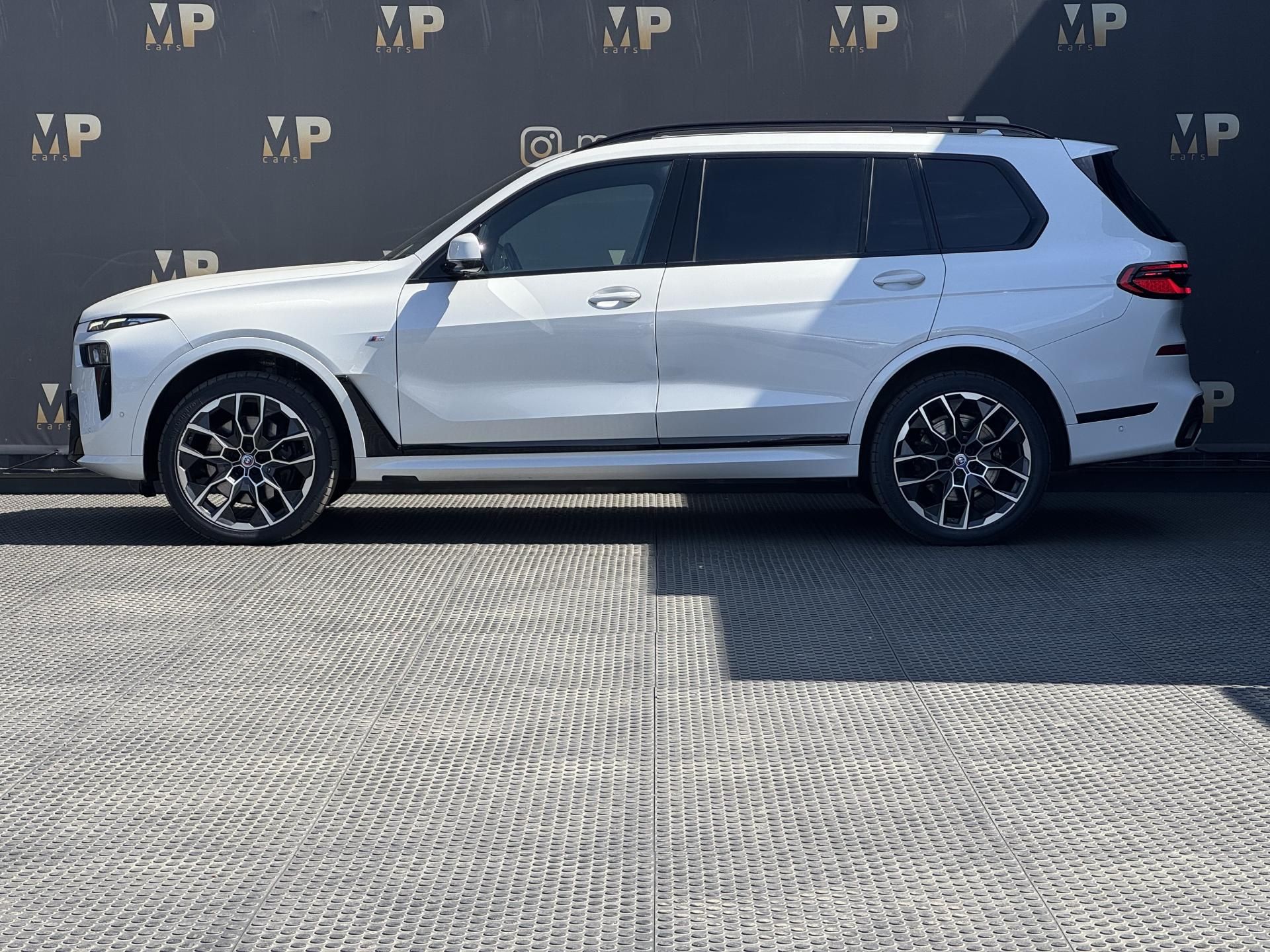 BMW X7, 40d 250kw M-Packet - fotka 6