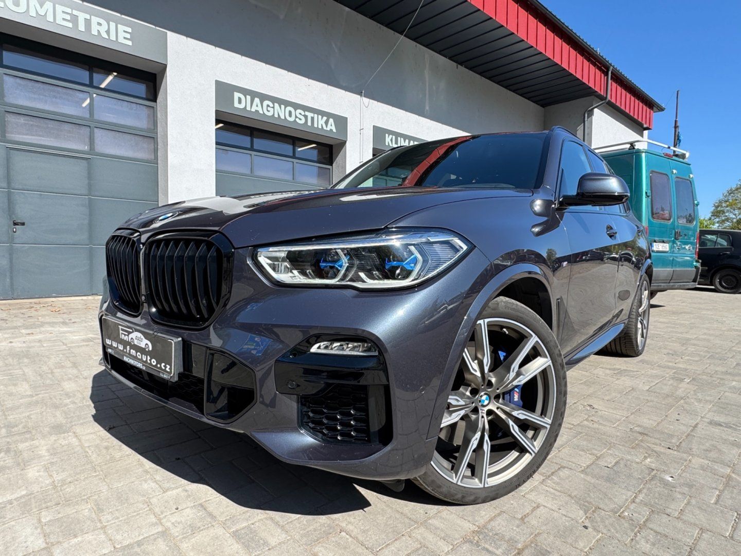 BMW X5, M50D