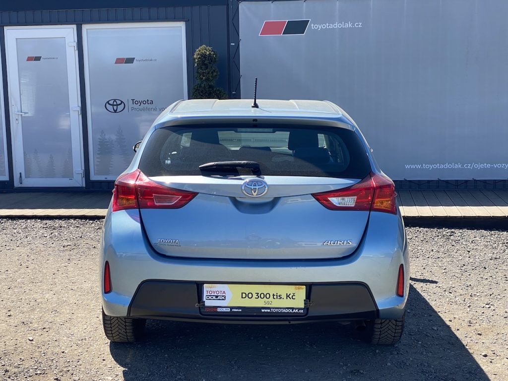 Toyota Auris, 1.33i, ČR, manual, 2x kola - fotka 6