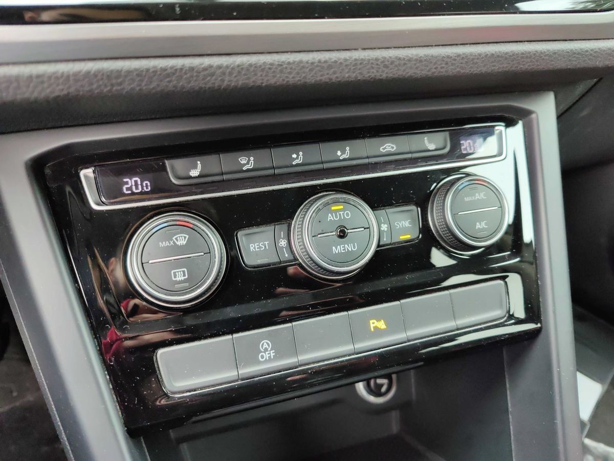 Volkswagen Touran, 1.4Tsi 110KW 7-MÍST VYHŘ. SEDA - fotka 3