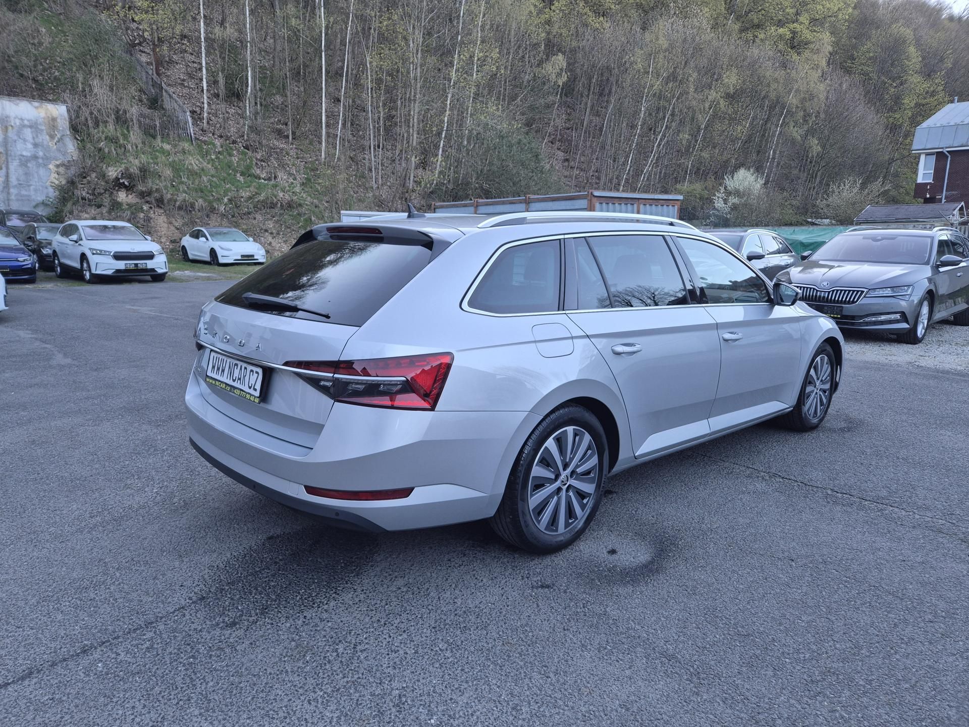 Škoda Superb, Combi 2,0TDi 147kw DSG 17ALU - fotka 5