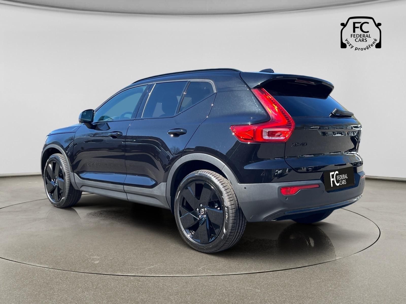 Volvo XC40, B3 FWD Black Edition + kola - fotka 3