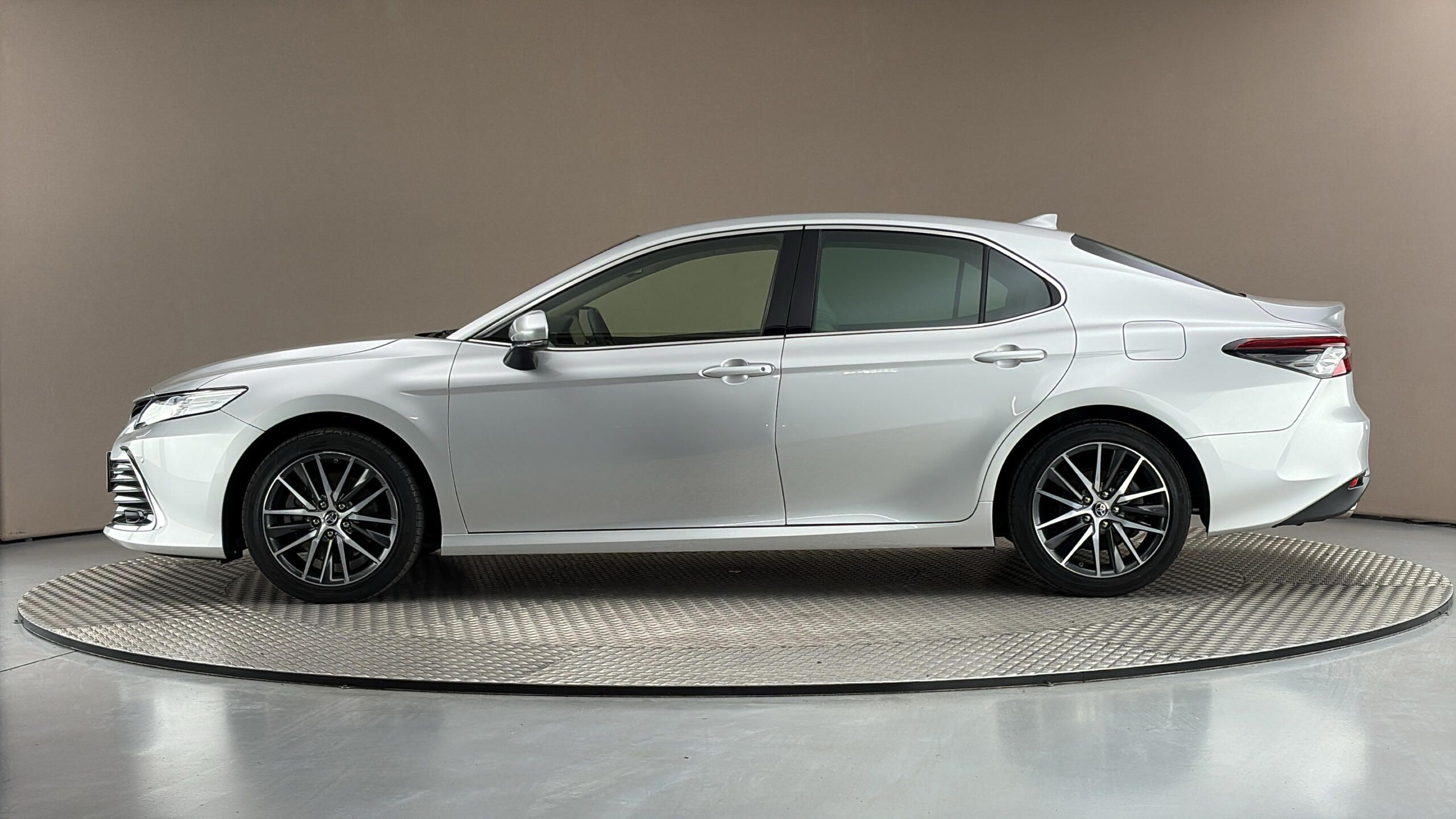 Toyota Camry, 2.5 Hybrid AUT Executive - fotka 4