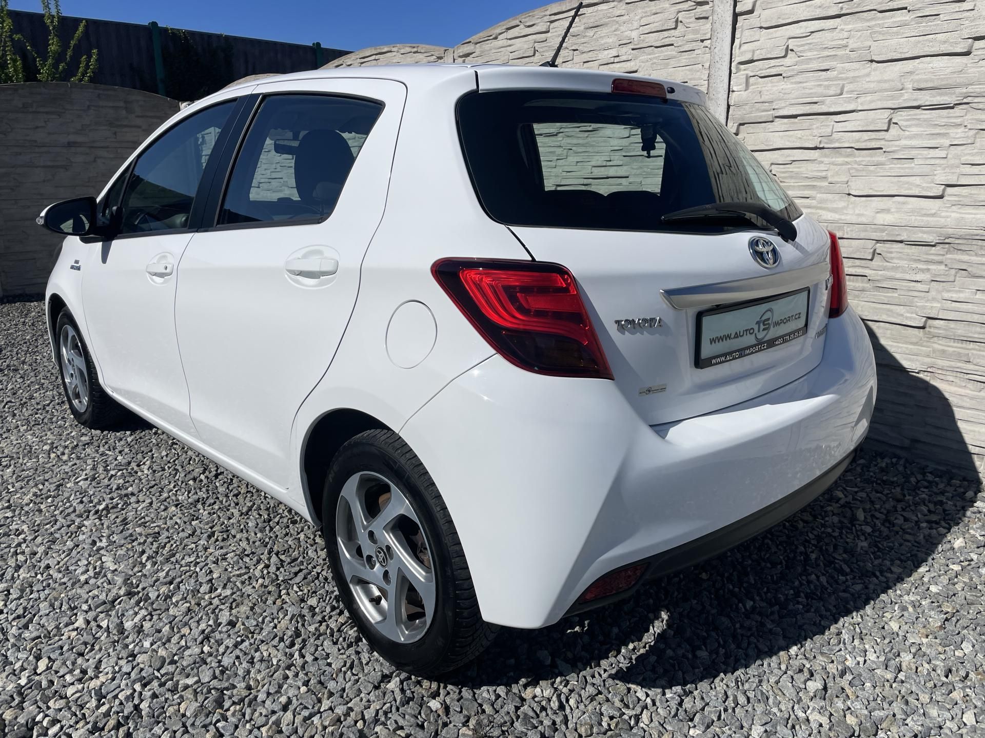Toyota Yaris, 1.5i 16v HYBRID 142TKM TOP 1A! - fotka 3