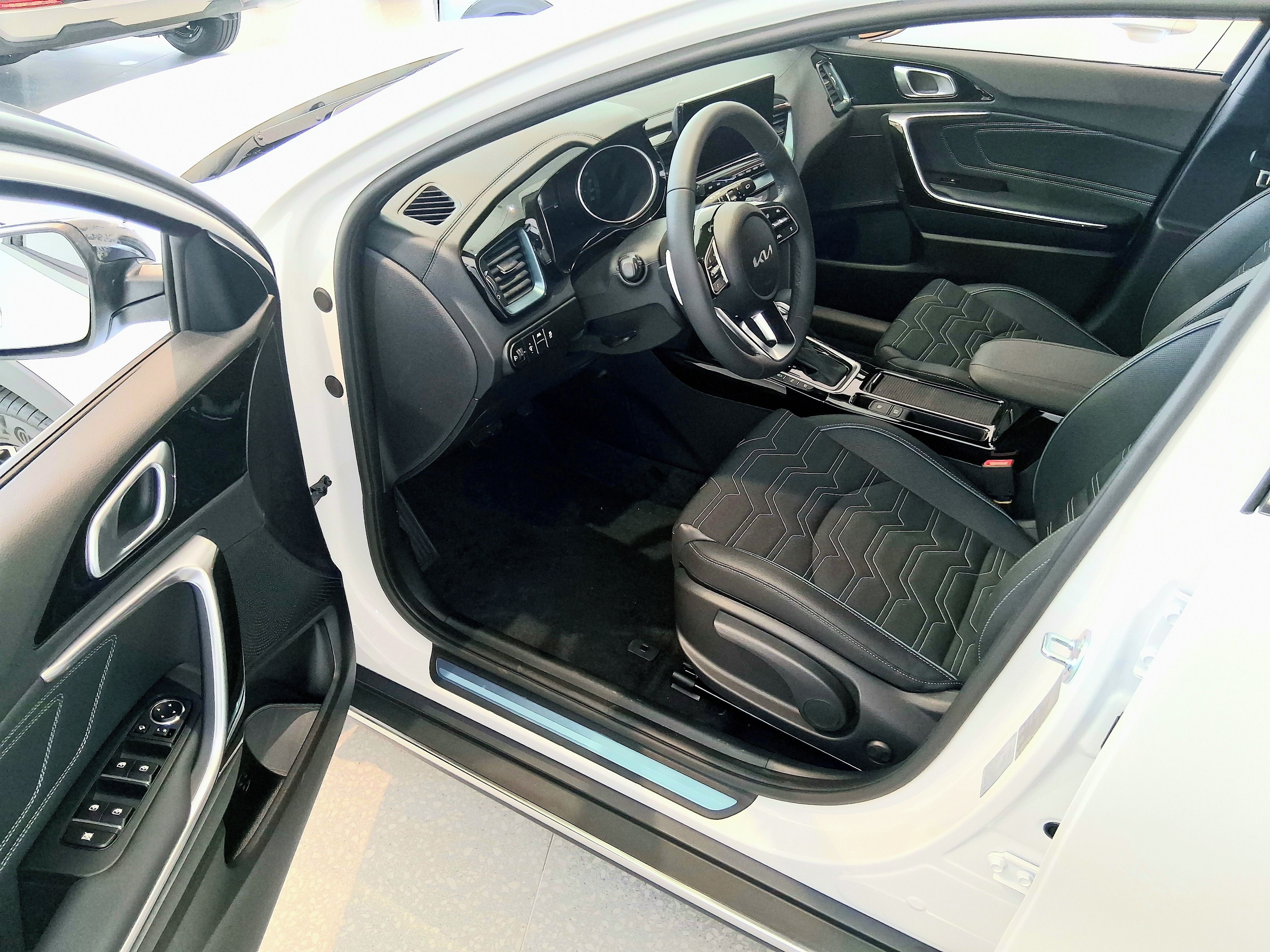 Kia XCee´d, 1,6 T-GDi 7DCT 110kW STEEL EDI - fotka 5
