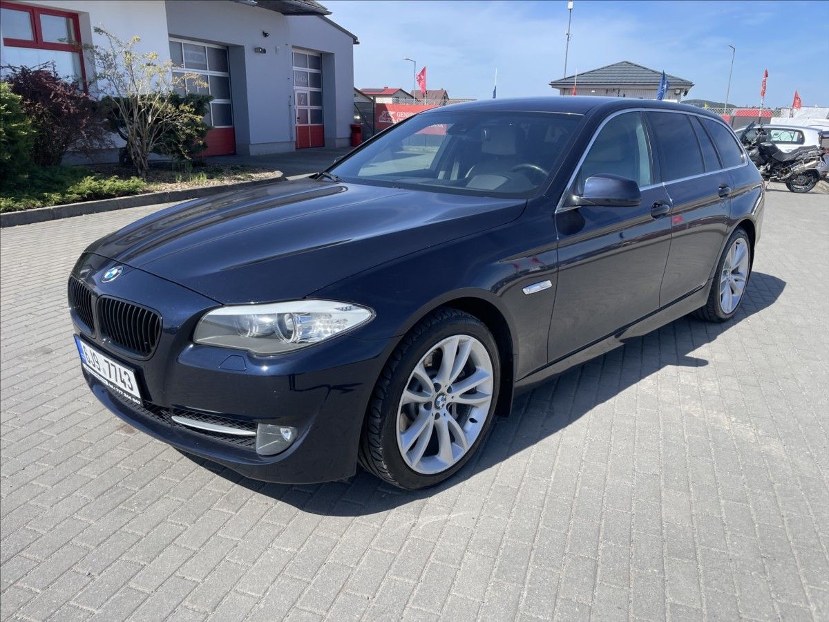 BMW Řada 5, 3,0 d 180kw Manuál Luxury 2maj