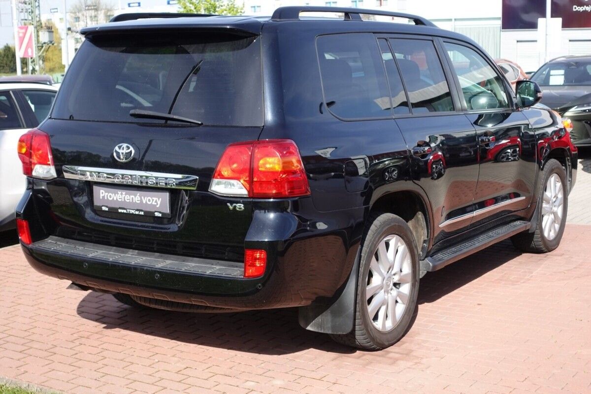 Toyota Land Cruiser, 4.5D-4D V8 200kW 6A/T Lux+ - fotka 4