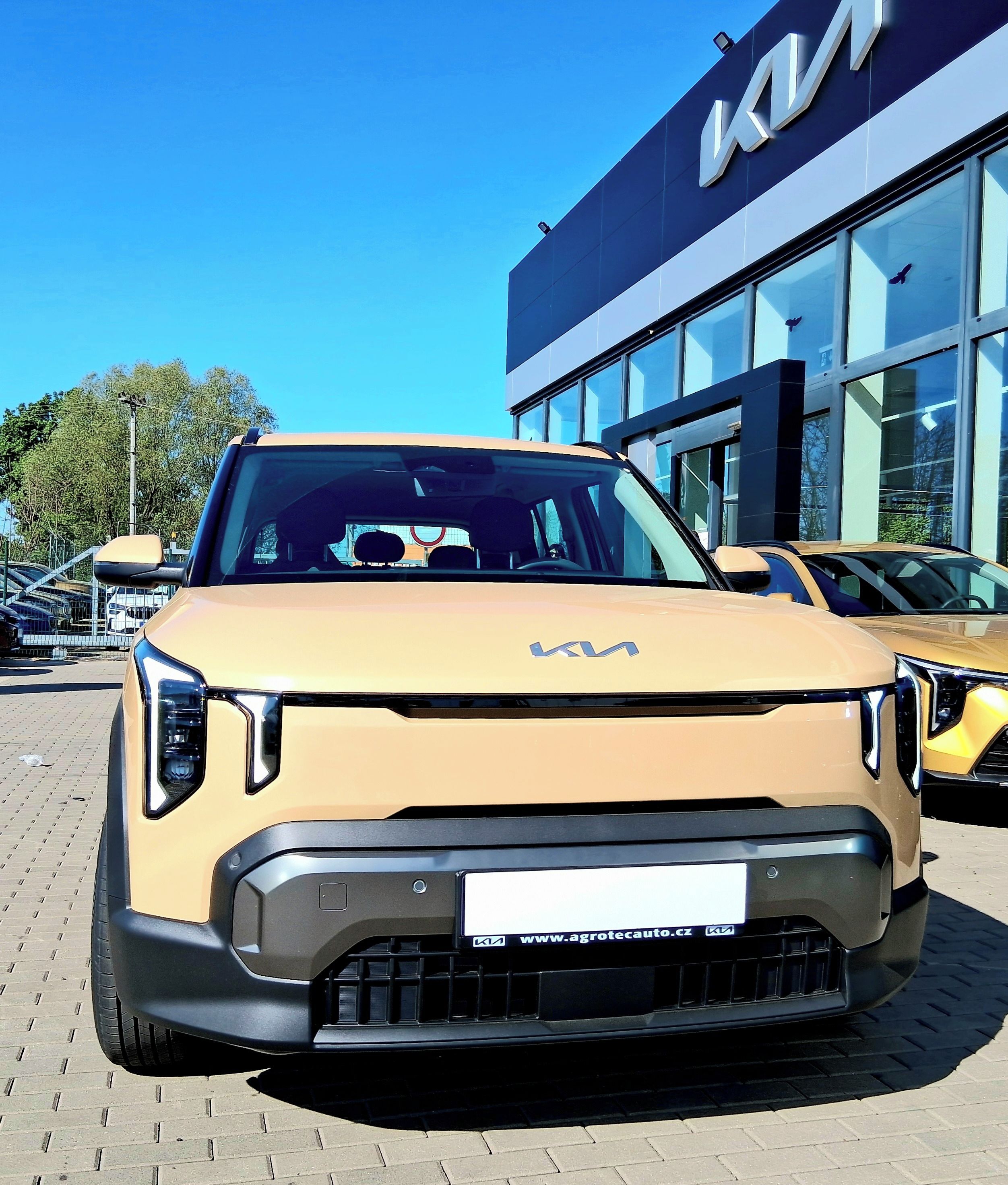 Kia EV2, motor 108kW aku 42,2kWh Earth - fotka 2