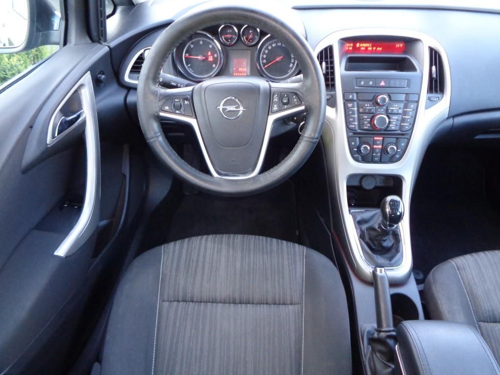 Opel Astra, 1.7 TDCi Sports Tourer 81 kW - fotka 5