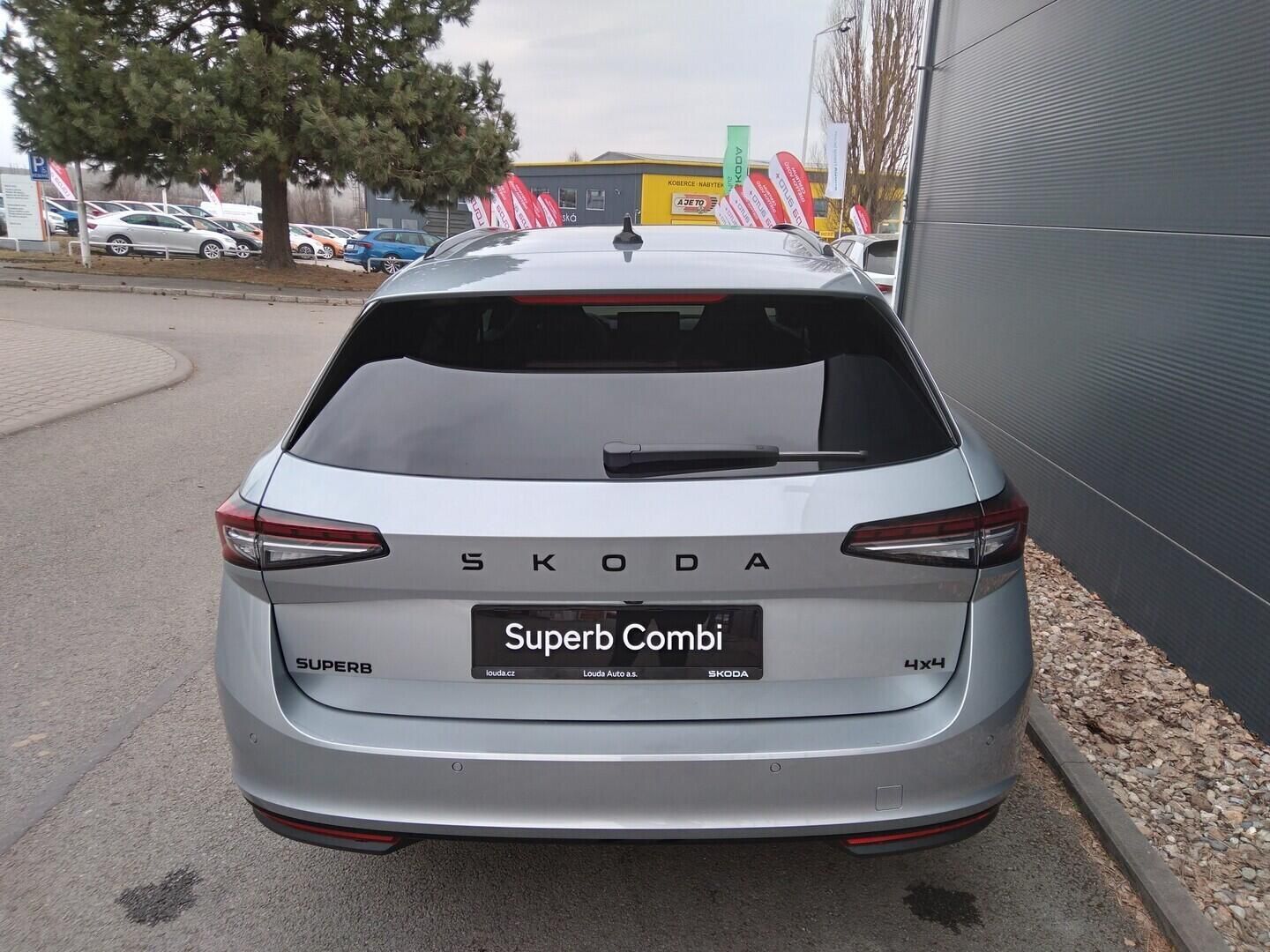 Škoda Superb, Combi Sportline 2,0 TDI 4x4 14 - fotka 3
