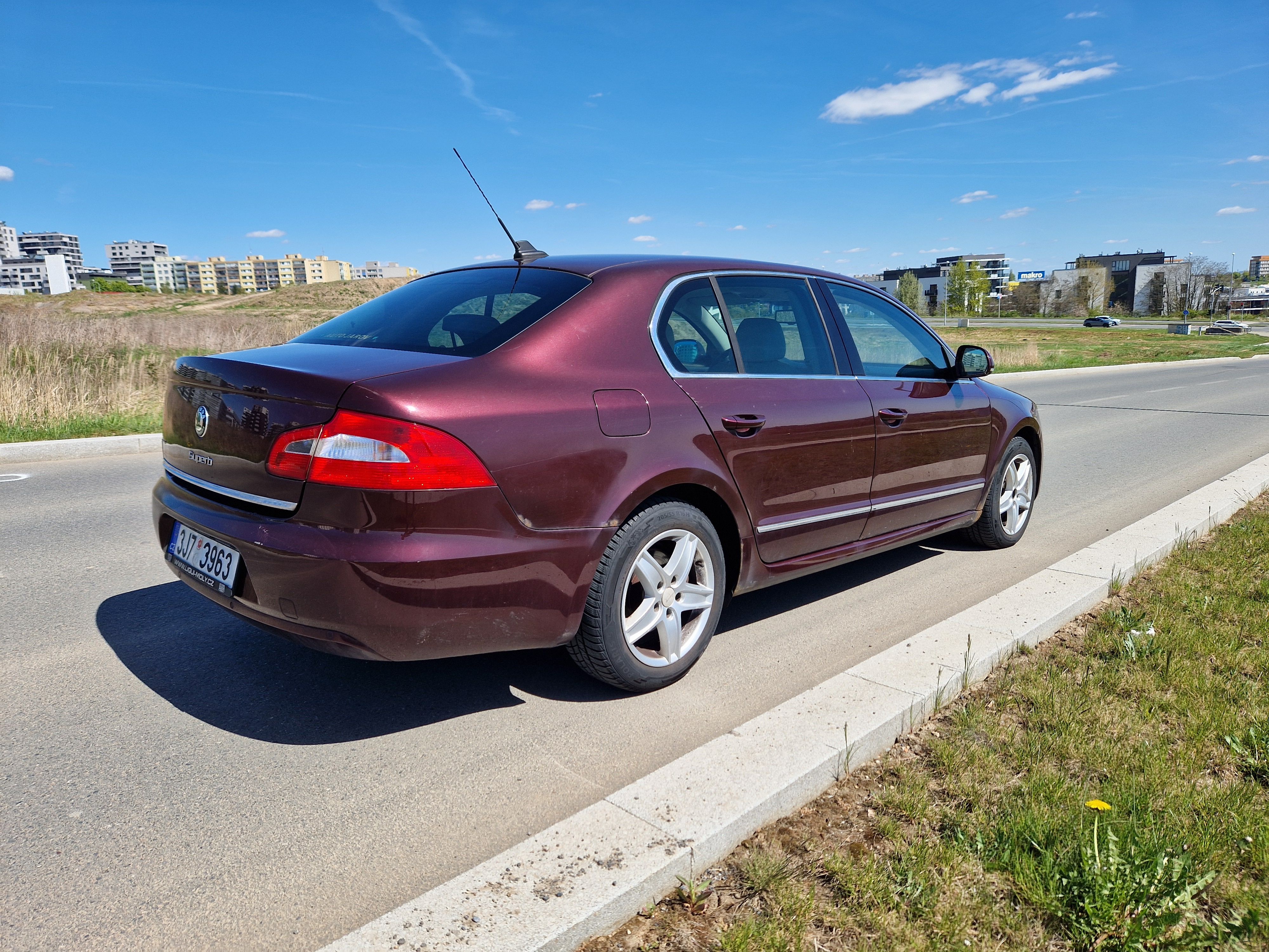 Škoda Superb, 2.0 TDI, DSG, kůže, STK 4/2027 - fotka 4