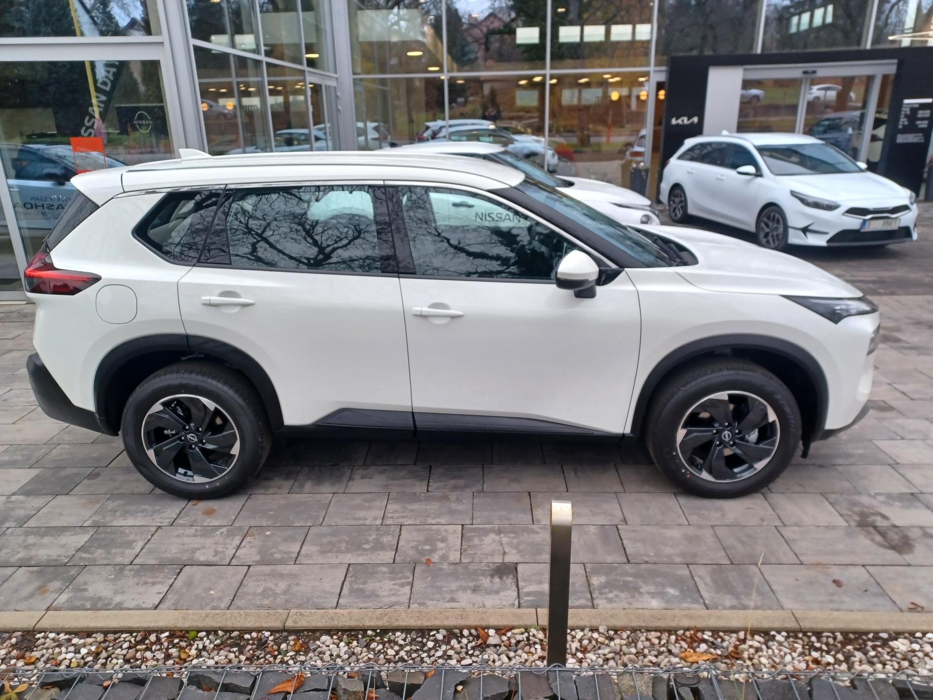 Nissan X-Trail, 1.5VC-T ACENTA+Comfort Pack - fotka 4