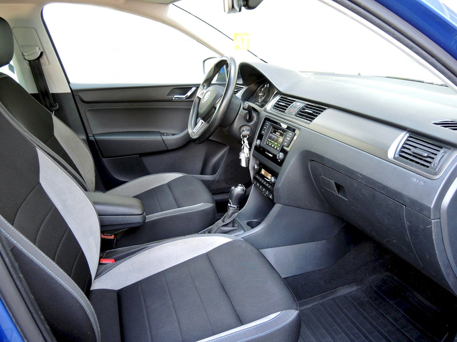 Škoda Rapid, Spaceback 1.2TSI 66kW DSG Ambi - fotka 6
