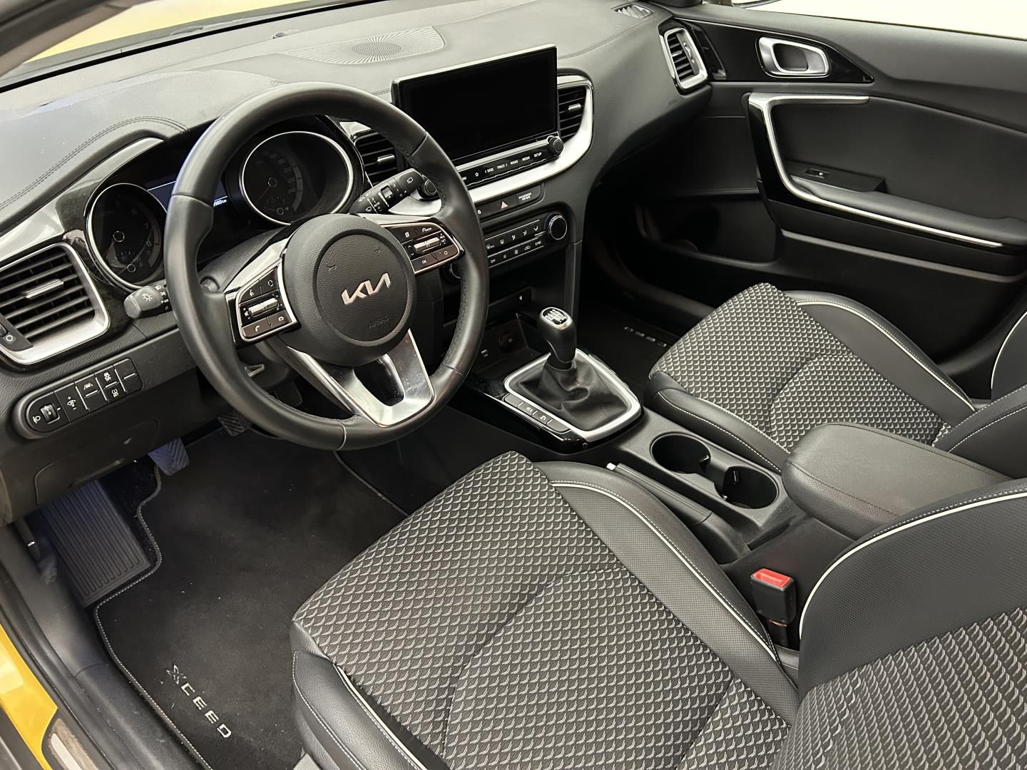 Kia XCee´d, 1.5T-GDi GPF 118kW EXCLUSIVE ( - fotka 6