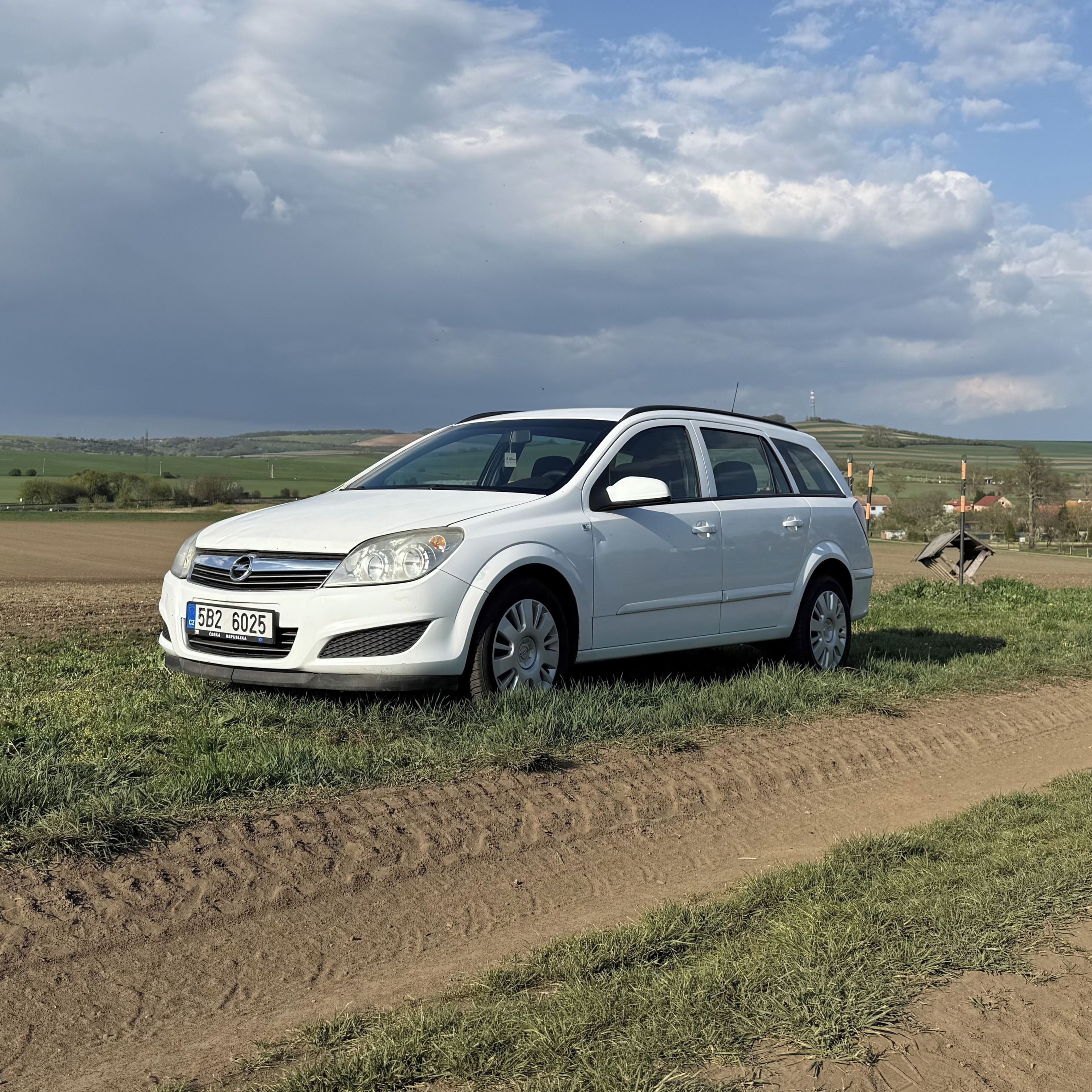 Opel Astra, Caravan 1,9 CDTi - fotka 4