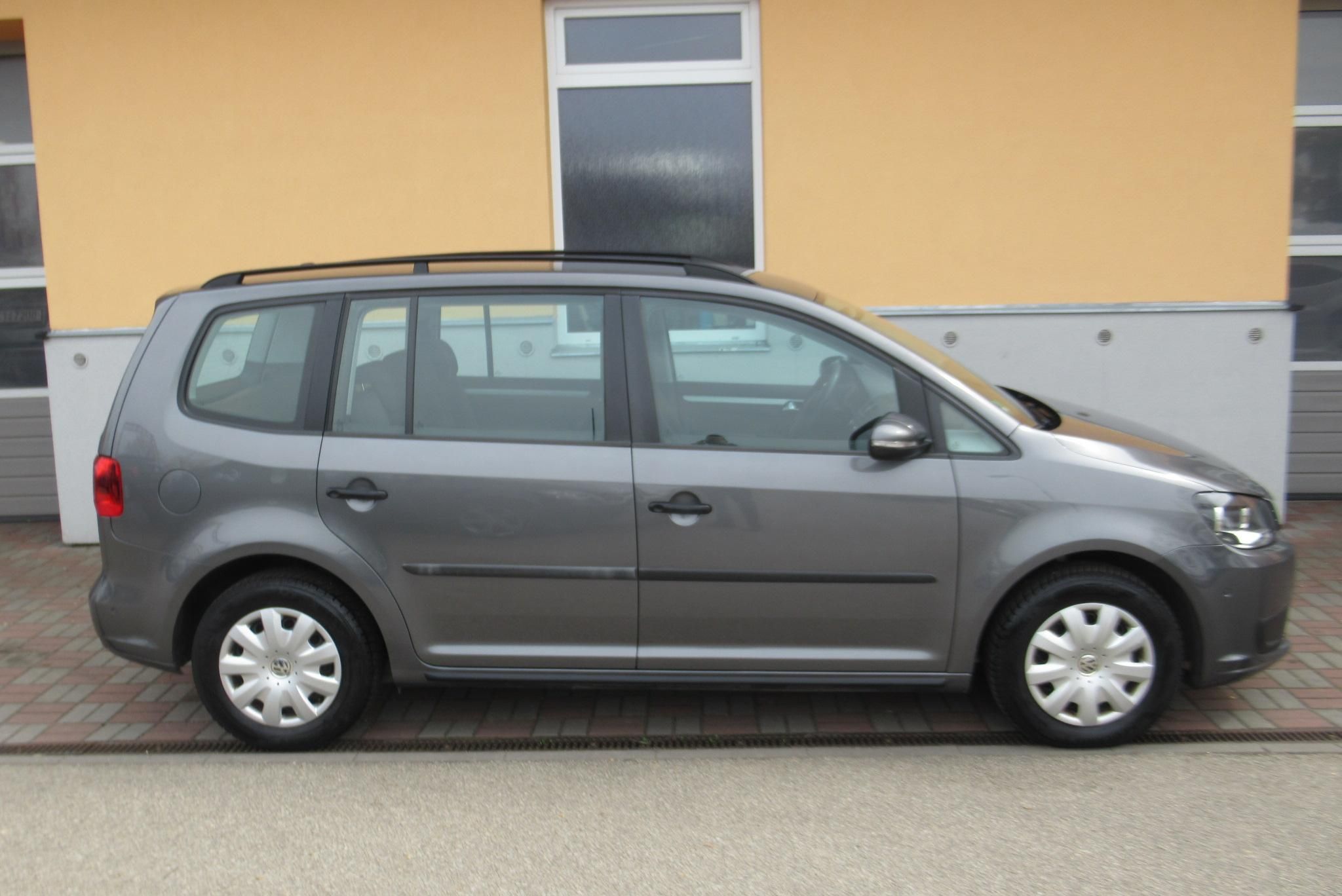 Volkswagen Touran, 1.6 TDI AUT. KLIMA TAŽNÉ - fotka 3
