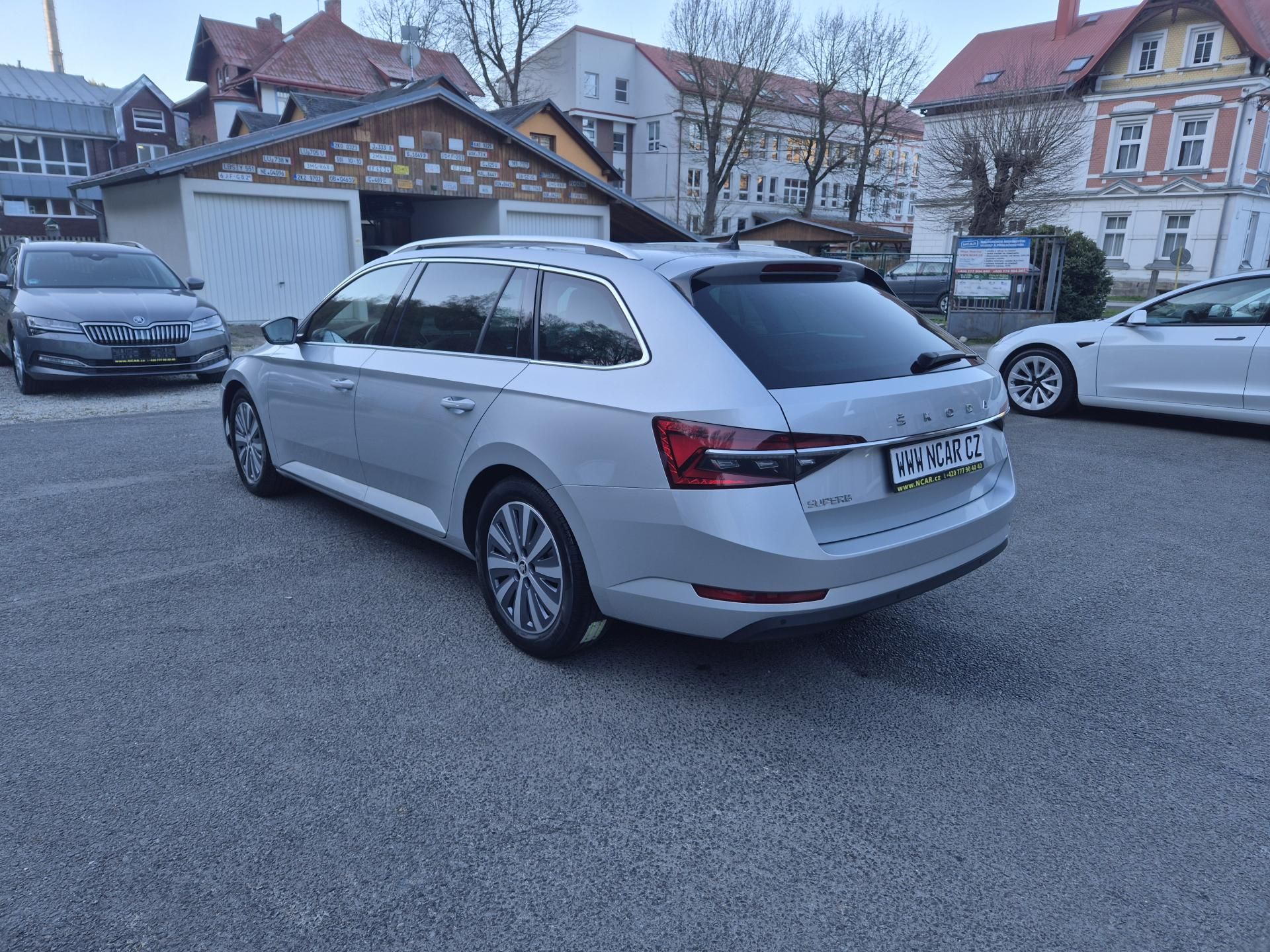 Škoda Superb, Combi 2,0TDi 147kw DSG 17ALU - fotka 4