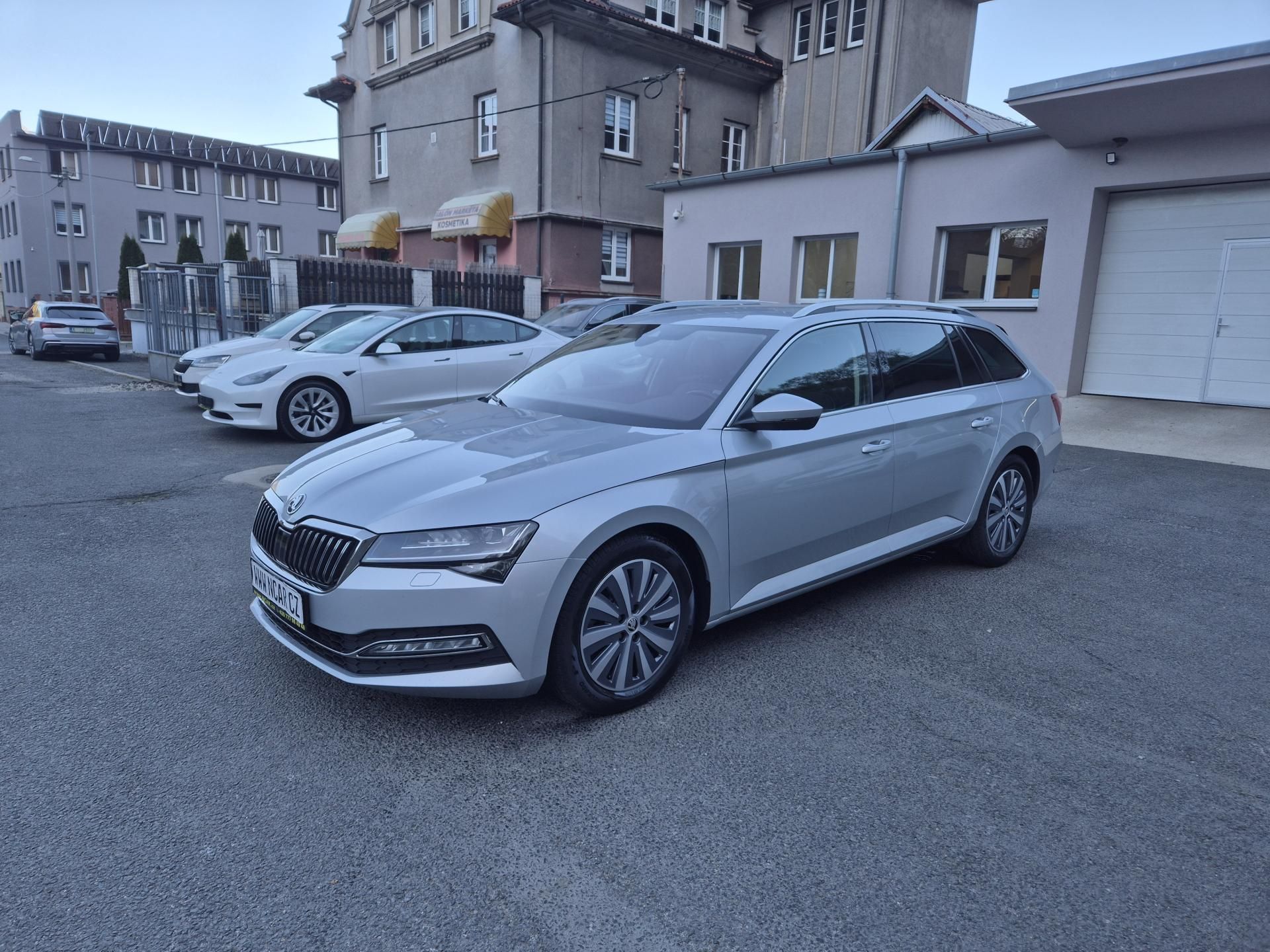 Škoda Superb, Combi 2,0TDi 147kw DSG 17ALU - fotka 2