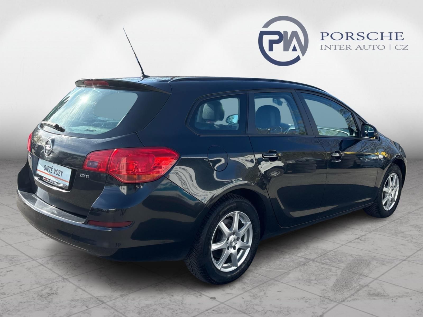 Opel Astra, 1.7 TDCi Sports Tourer 81 kW - fotka 2