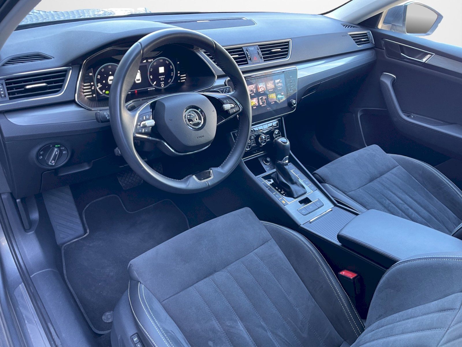 Škoda Superb, 2.0 TDI 110kW DSG Style Plus c - fotka 5