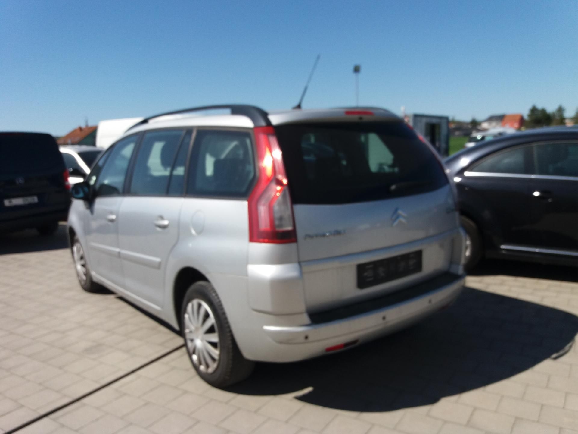 Citroën Grand C4 Picasso, 1.6 16V,7.MÍST,SERV.KNÍŽKA!! - fotka 6