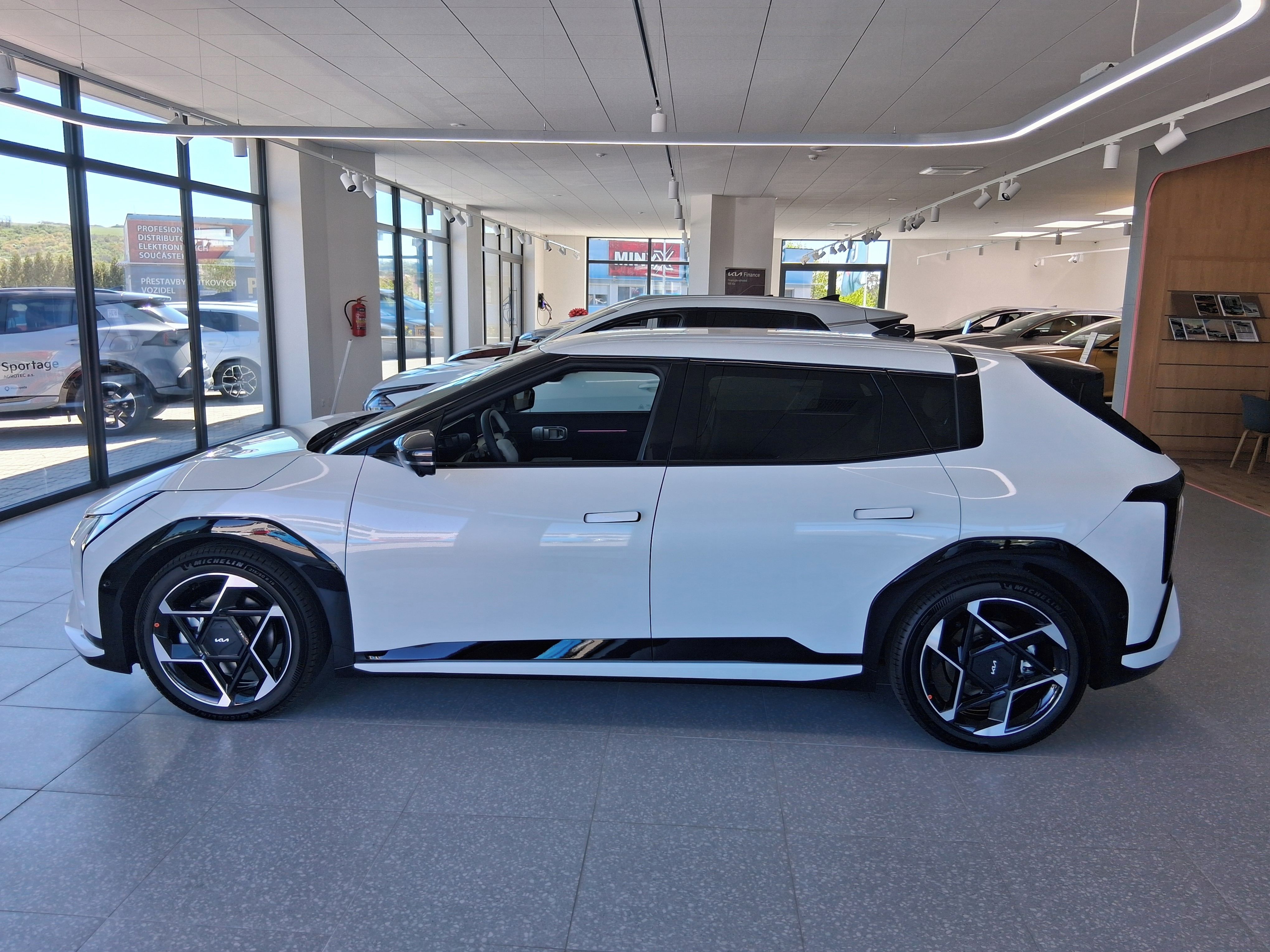 Kia EV4, 4x2 GT-LINE paket TECH, V2L - fotka 4