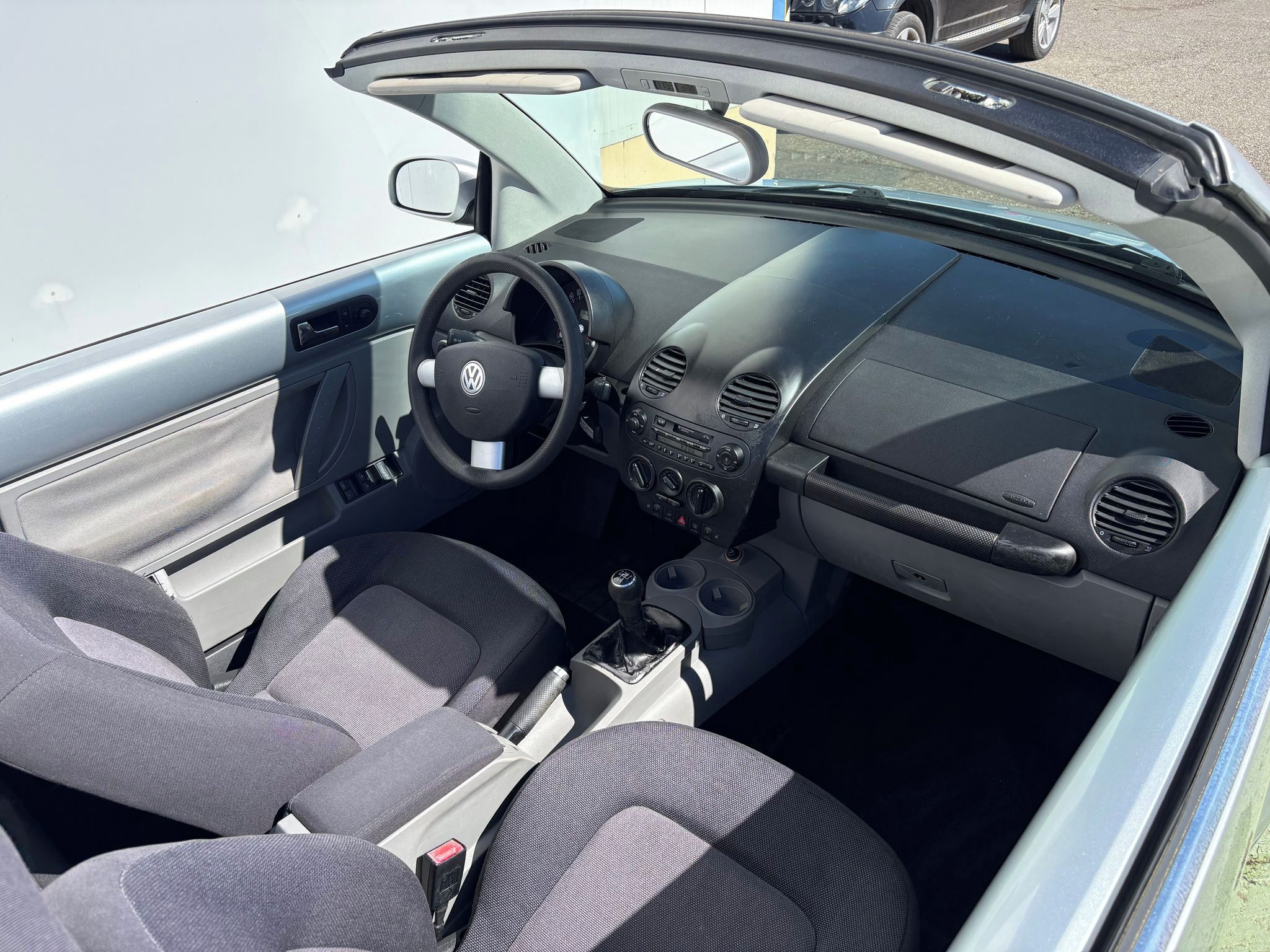 Volkswagen New Beetle, 1.4, 55kW, Klima, Tažné - fotka 5