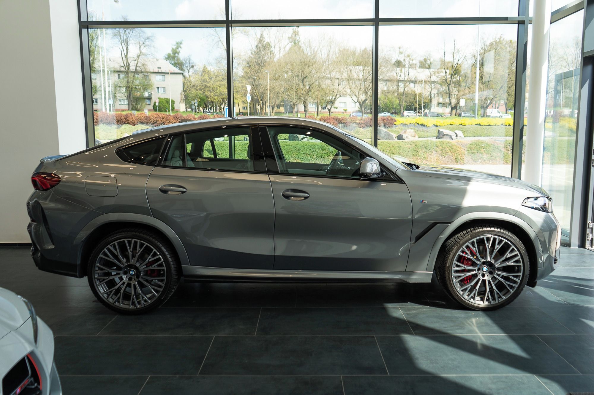 BMW X6, xDrive40i, Tažné, Vzduch. - fotka 4