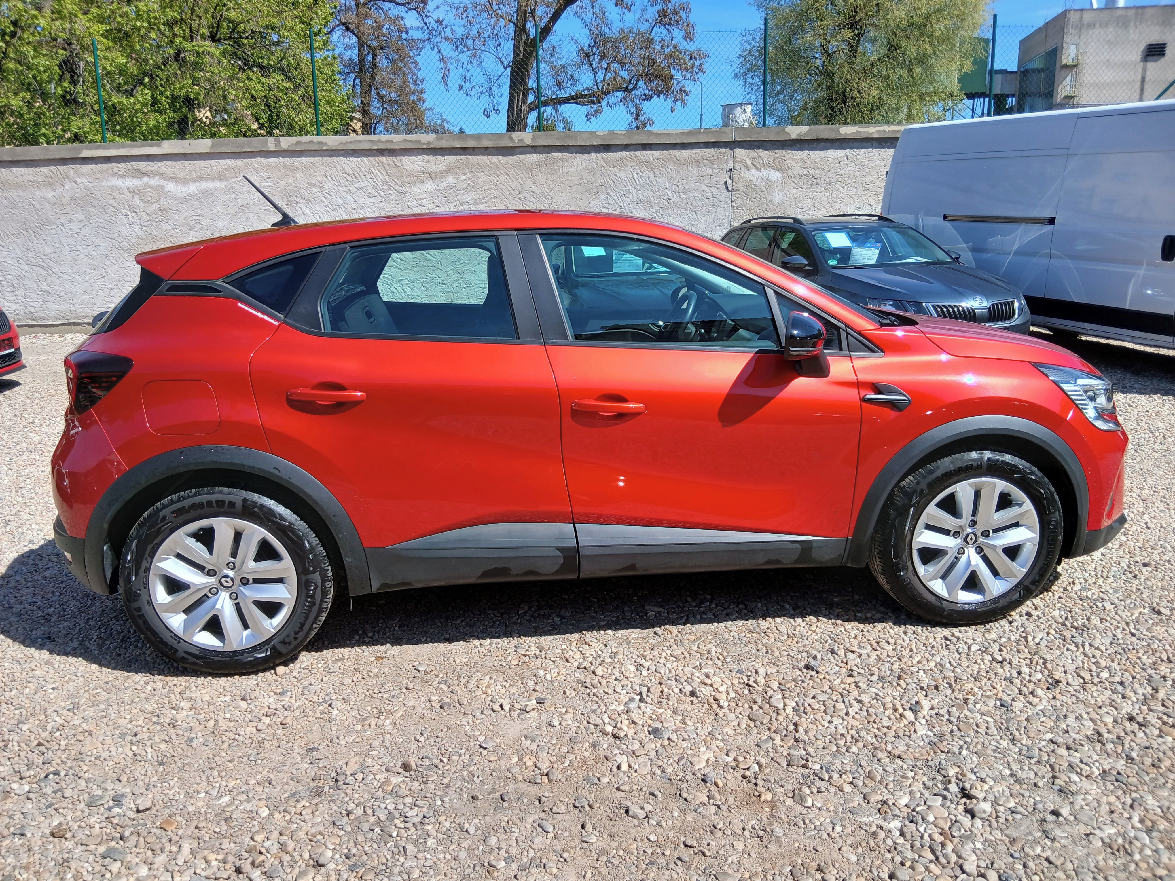 Renault Captur, 1.0i 67KW 1xMaj.ČR,Naj:40.550K - fotka 4