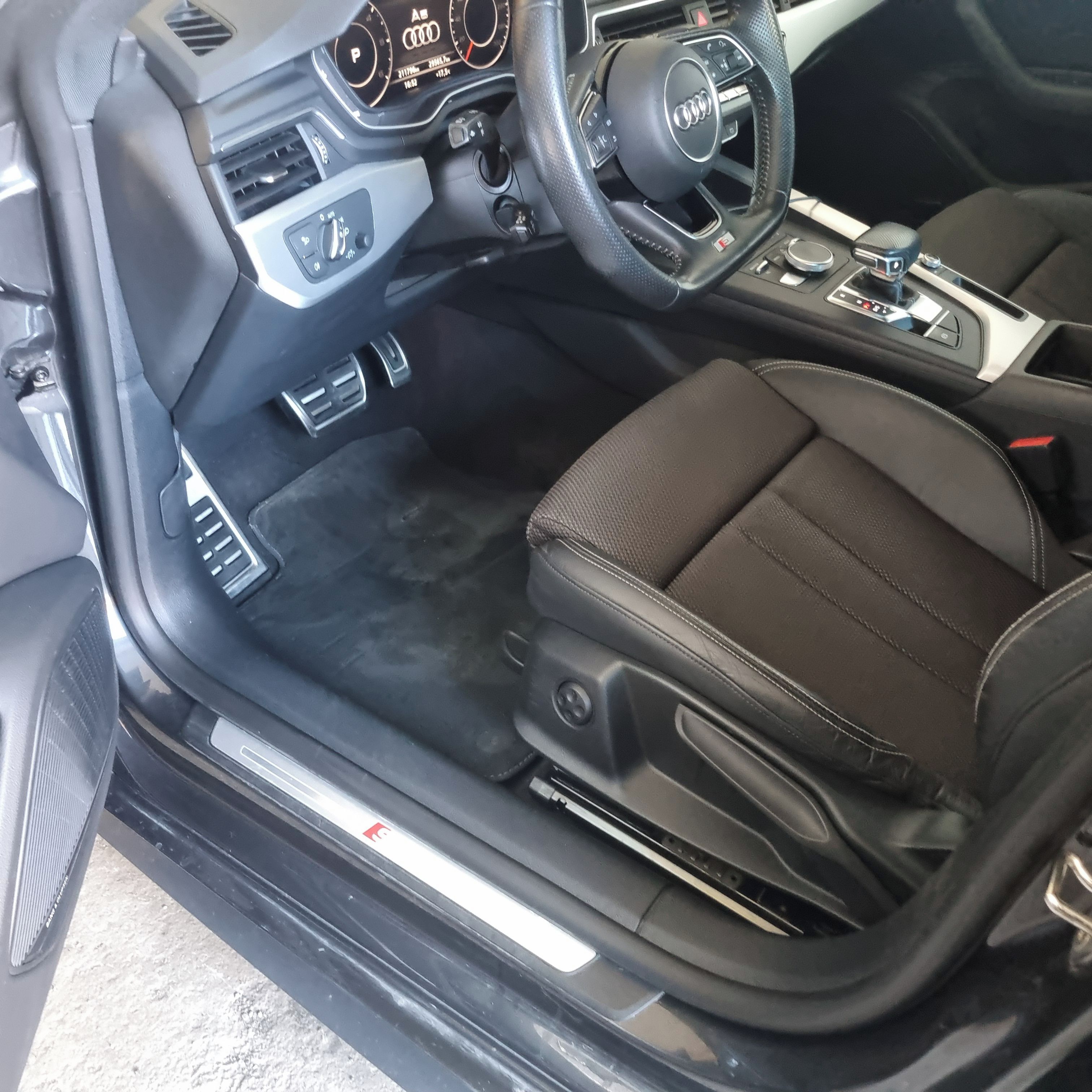 Audi A5, 2.0 TDI S-LINE VIRT B&O - fotka 6