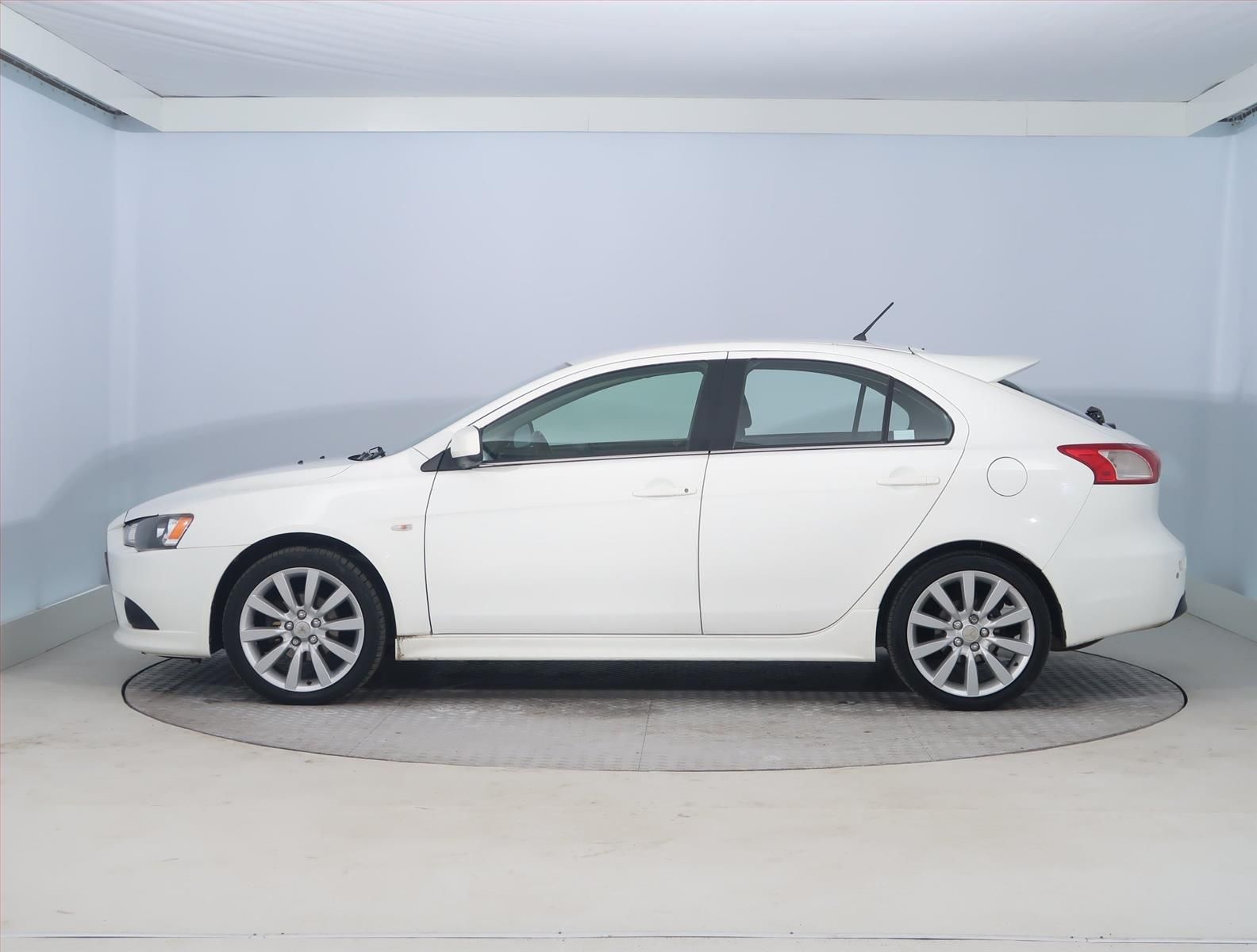 Mitsubishi Lancer, 1.8 MIVEC, Automatická klima - fotka 3