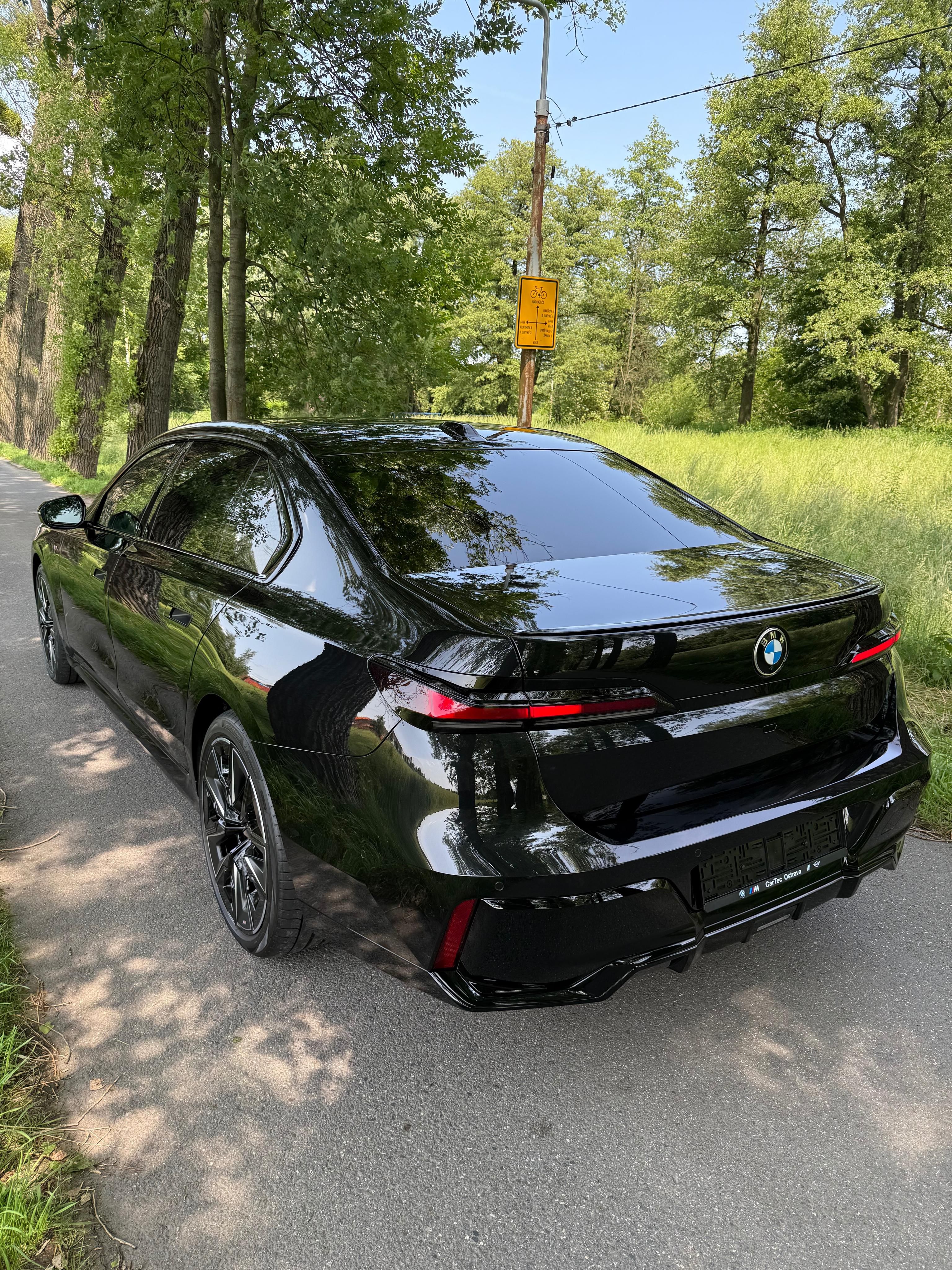 BMW Řada 7, 740d, Masáže, Nezávislé, Tažné - fotka 3