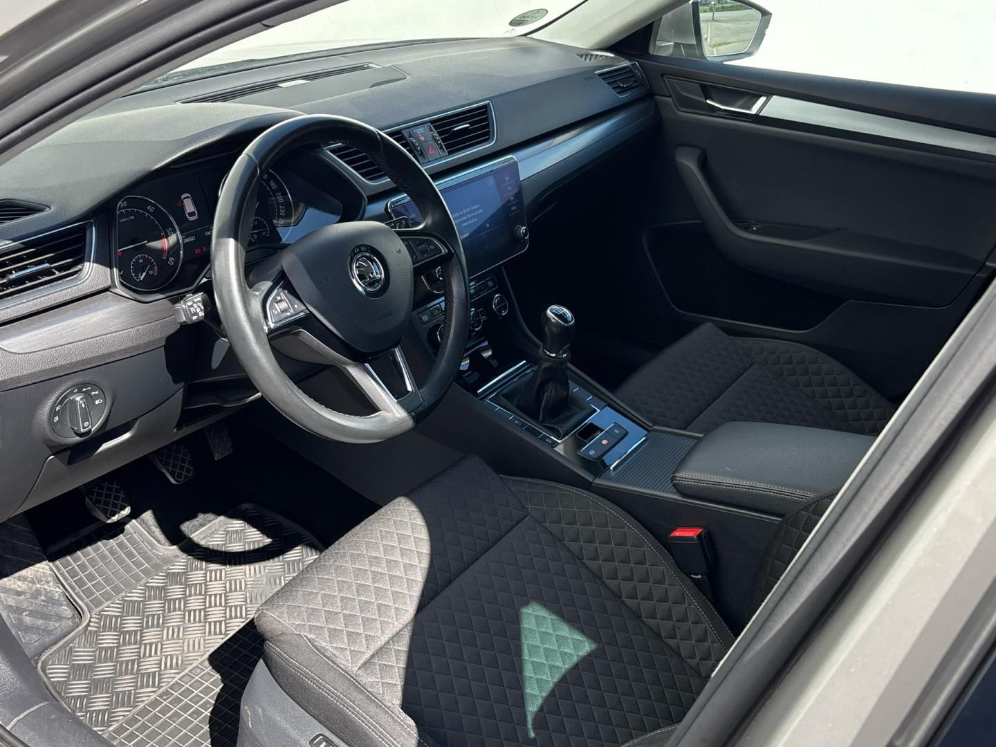 Škoda Superb, 2.0 TDI / 140 kW STYLE - fotka 6