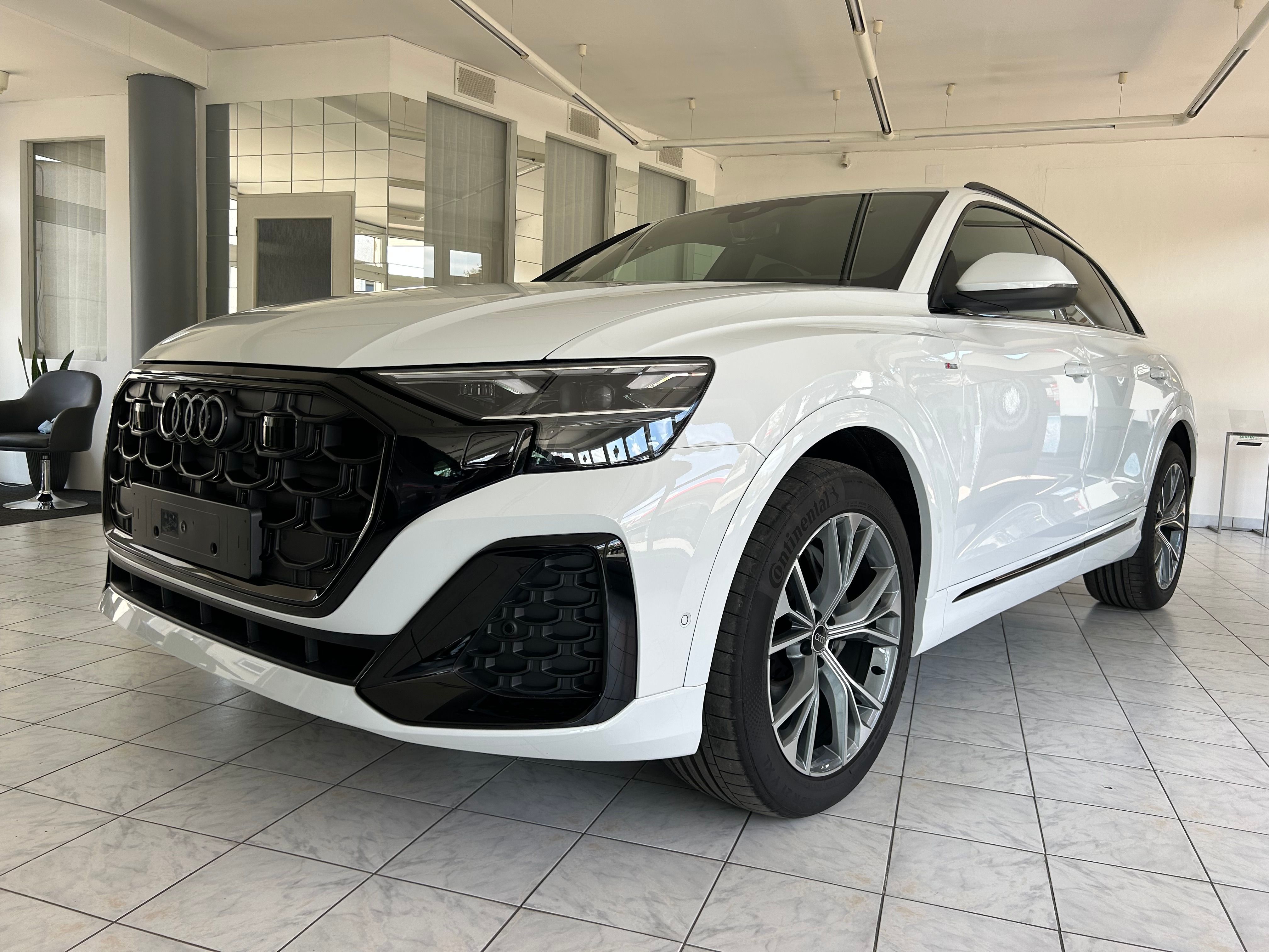Audi Q8, S line sport plus 21" Matrix - fotka 3